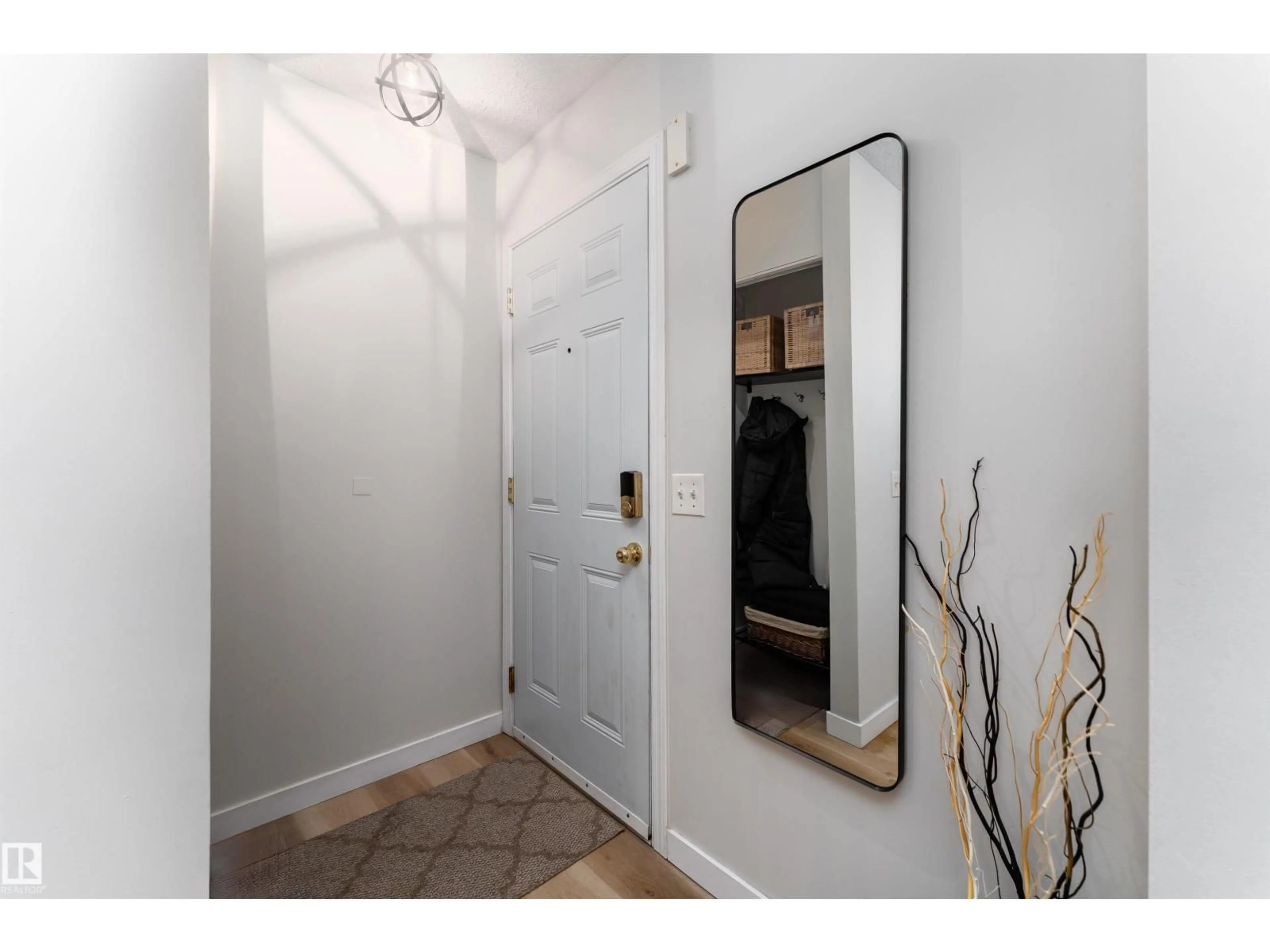 Indoor entryway for 2909 139 AV, Edmonton Alberta T5Y2B3