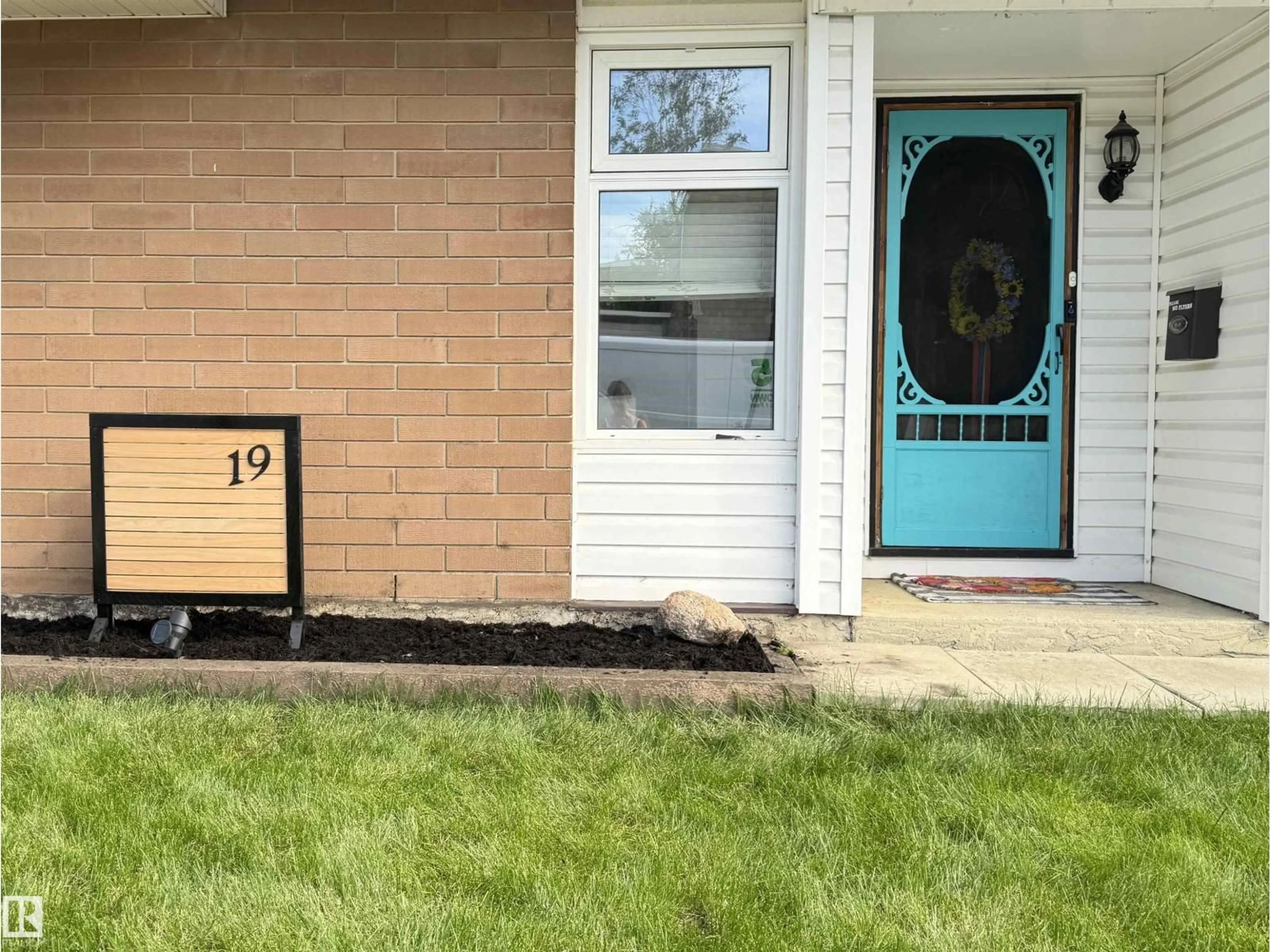 Indoor entryway for 19 GREENFIELD ES, St. Albert Alberta T8N2G2