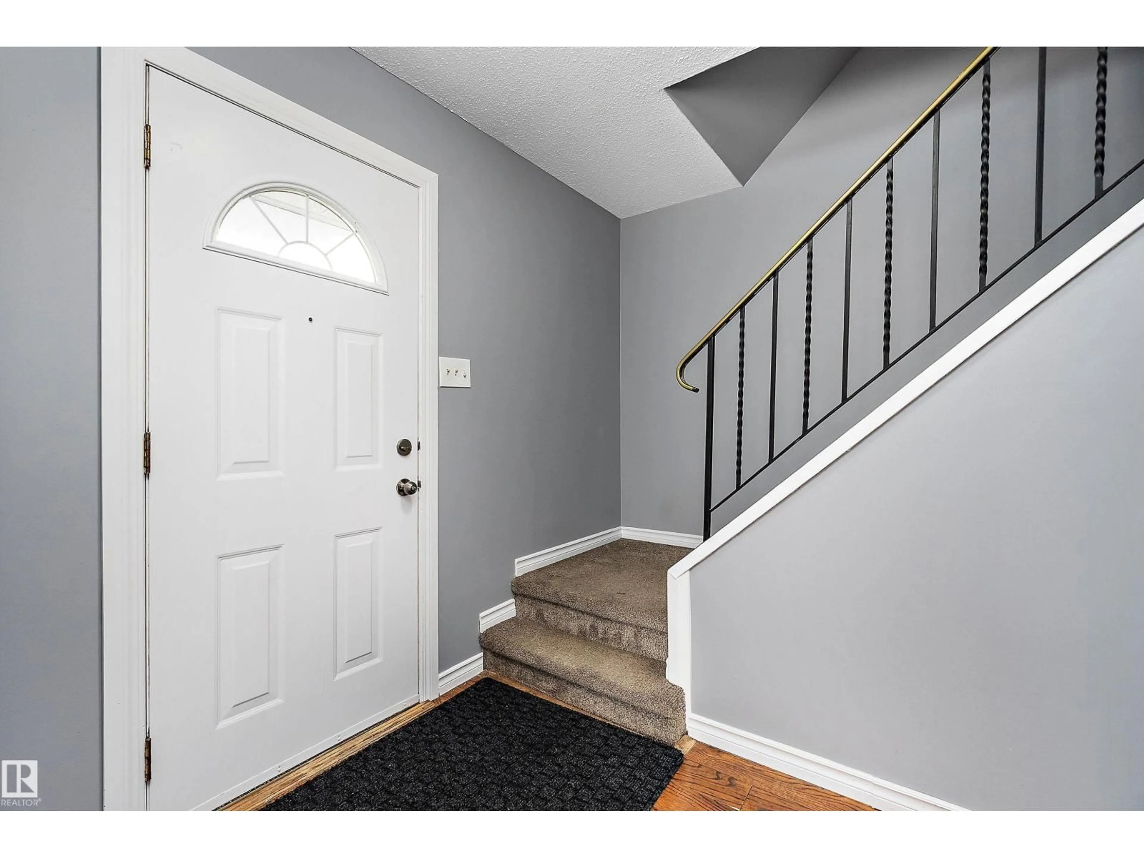 Indoor entryway for C - 15 CALLINGWOOD CT, Edmonton Alberta T5T0H5