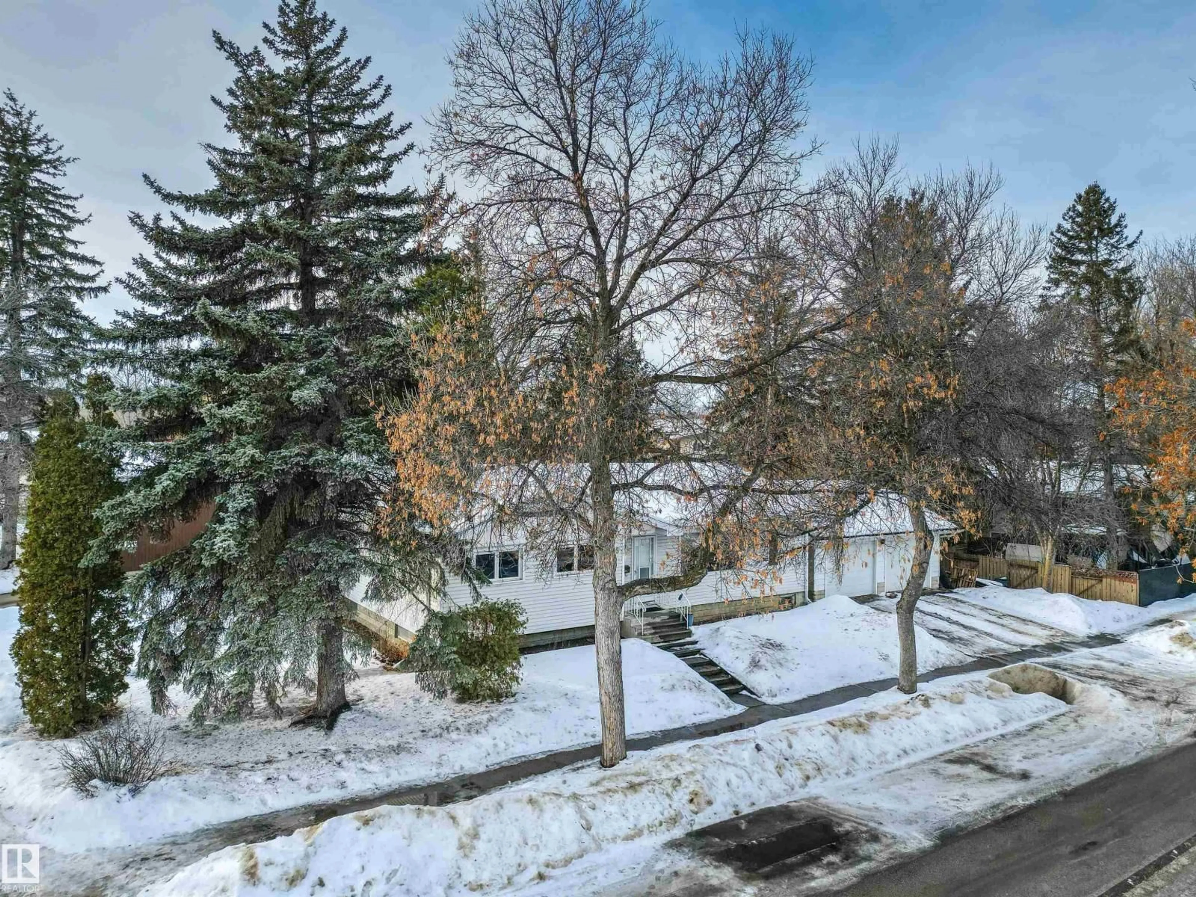 A pic from outside/outdoor area/front of a property/back of a property/a pic from drone, street for 15 ST VITAL AV, St. Albert Alberta T8N1K6