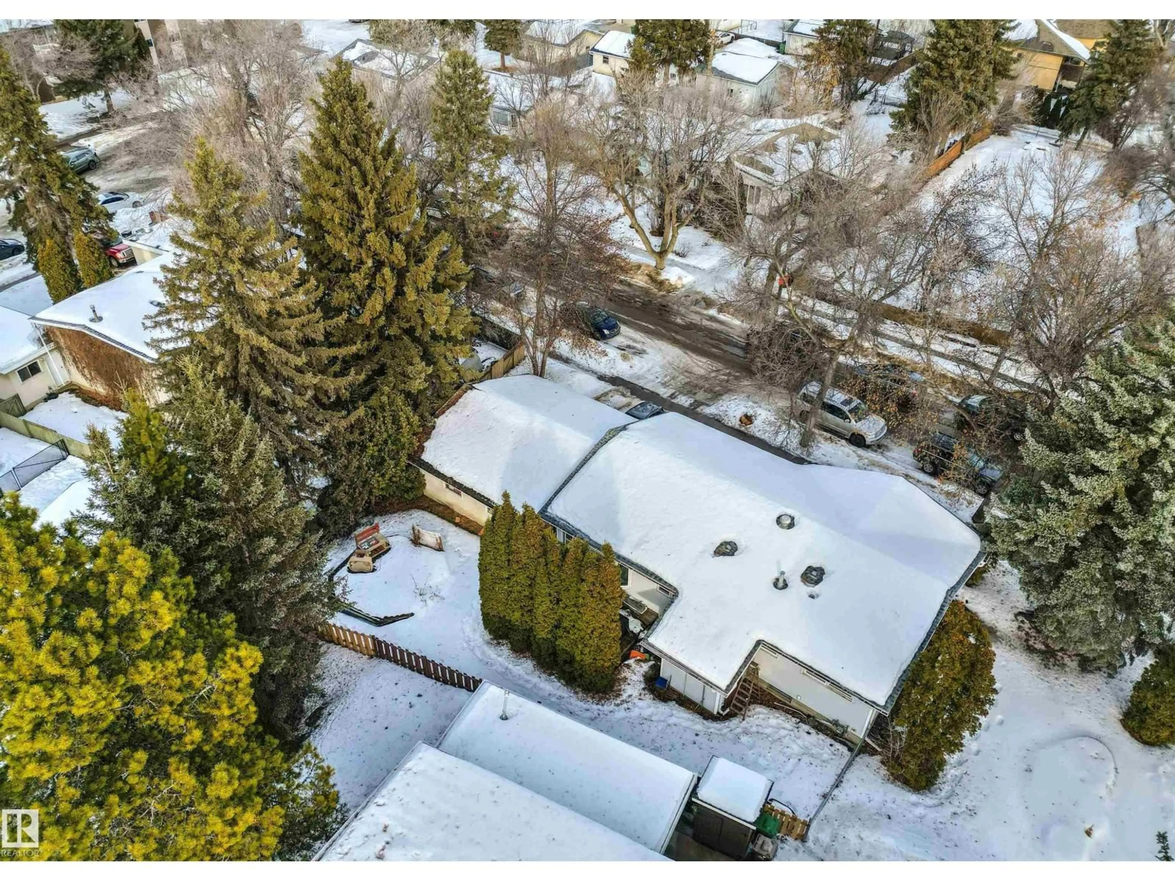A pic from outside/outdoor area/front of a property/back of a property/a pic from drone, unknown for 15 ST VITAL AV, St. Albert Alberta T8N1K6