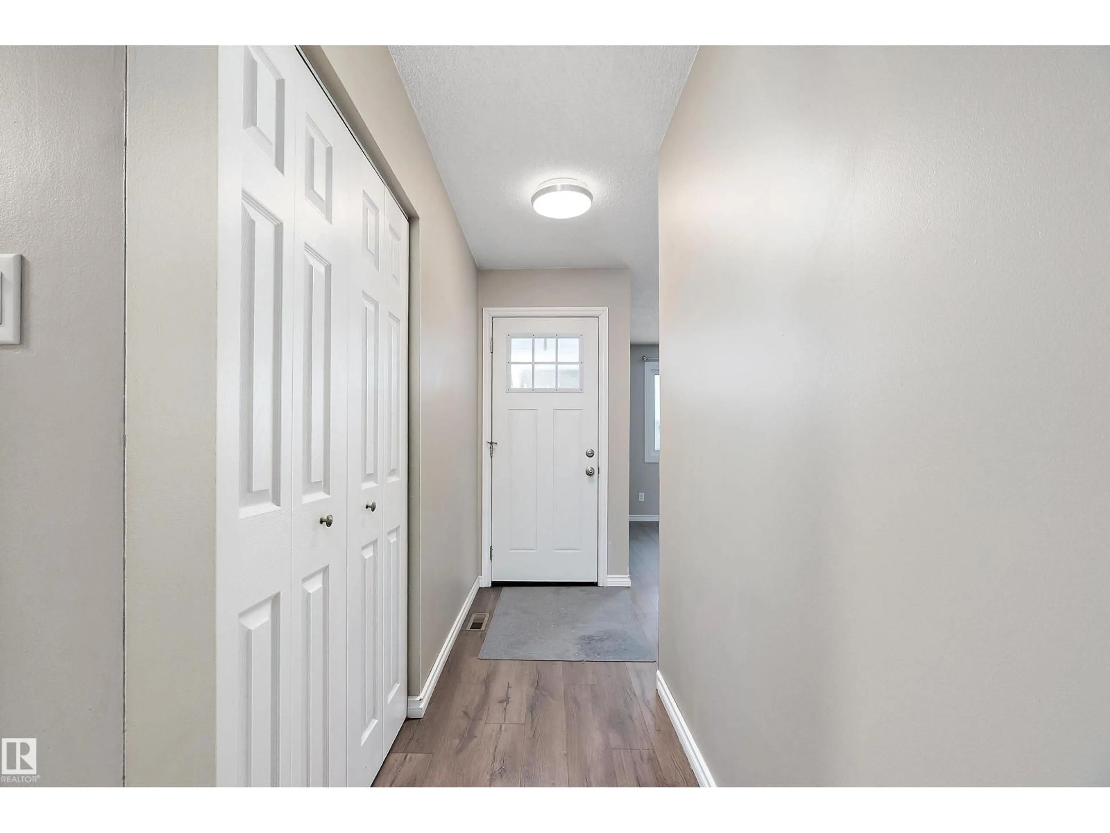 Indoor entryway for 10 WILD HAY DR, Devon Alberta T9G1S5