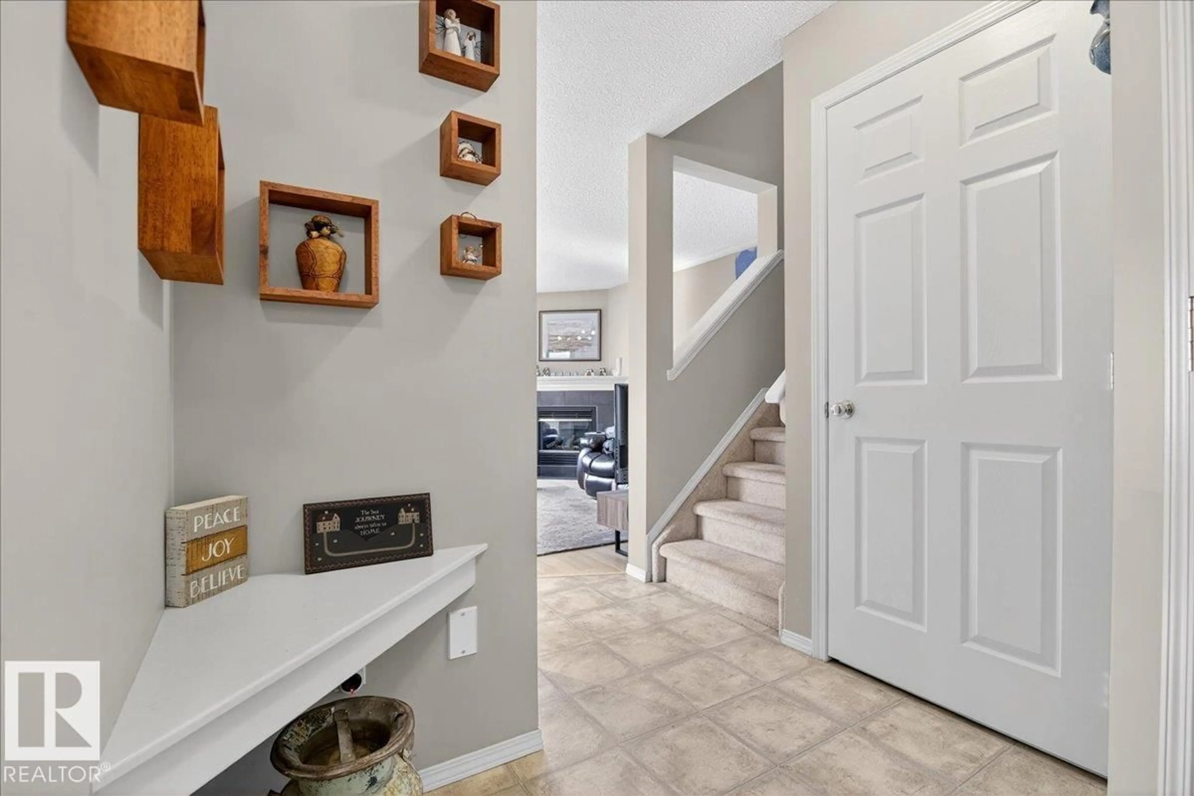 Indoor entryway for #23 - 4020 21 ST, Edmonton Alberta T6T1T8