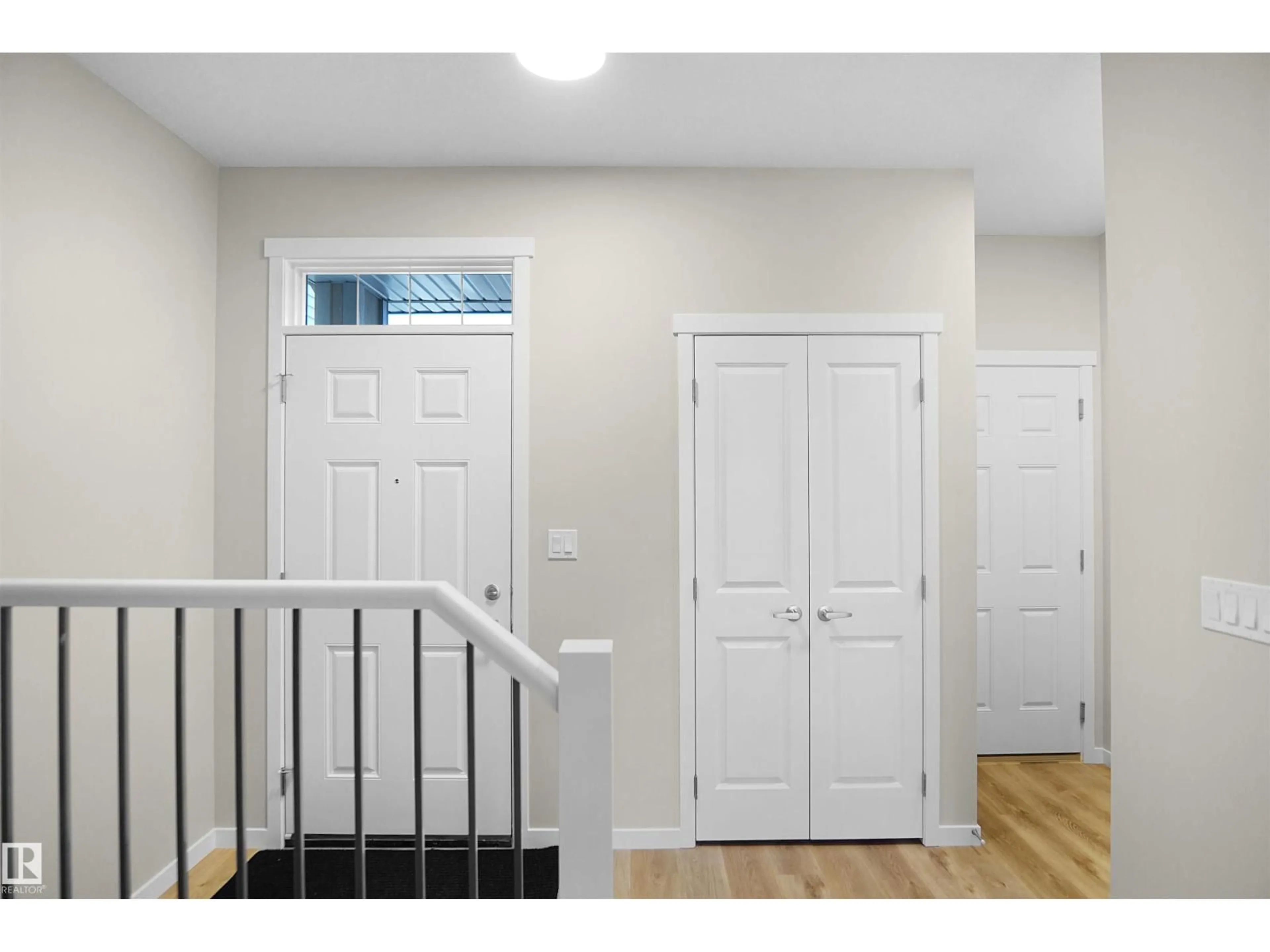 Indoor entryway for 22914 95A AV, Edmonton Alberta T5T7H5