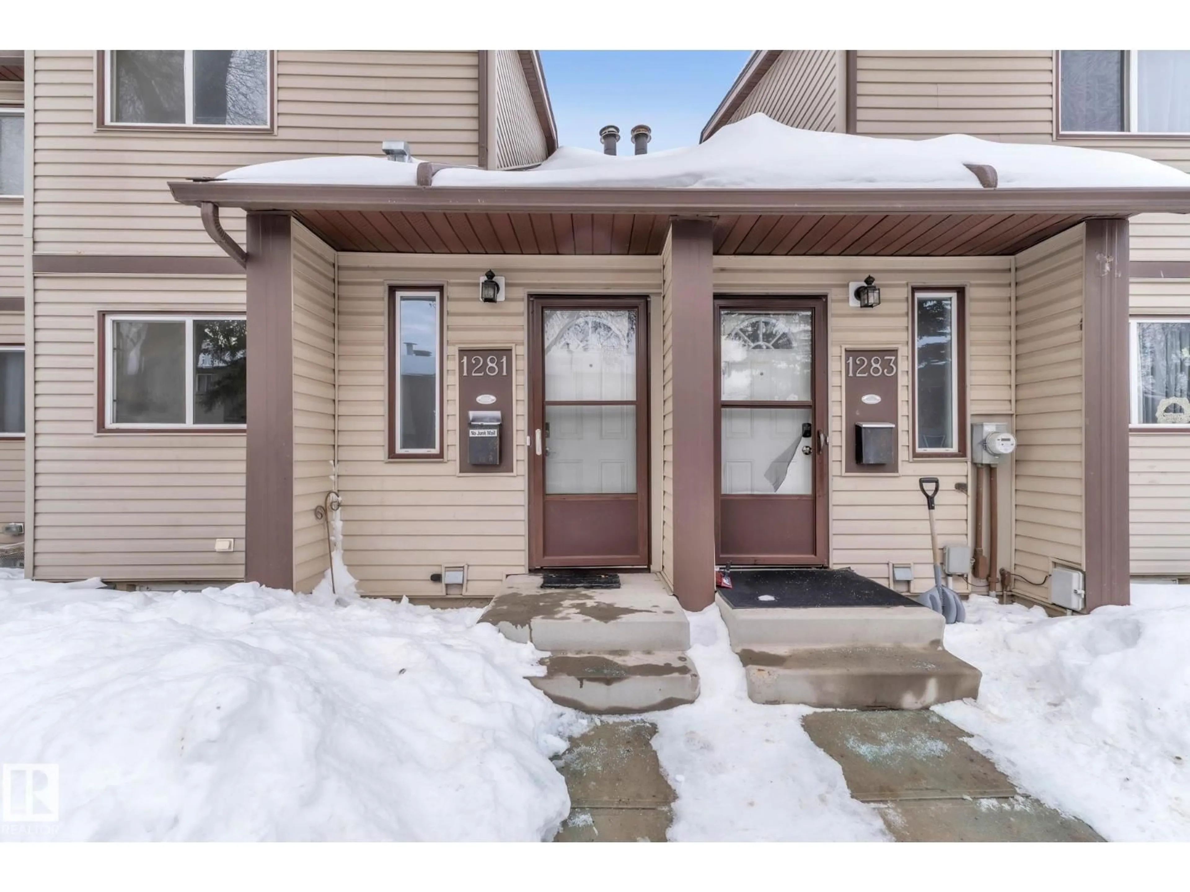 Indoor entryway for 1281 HOOKE RD, Edmonton Alberta T5A4A5