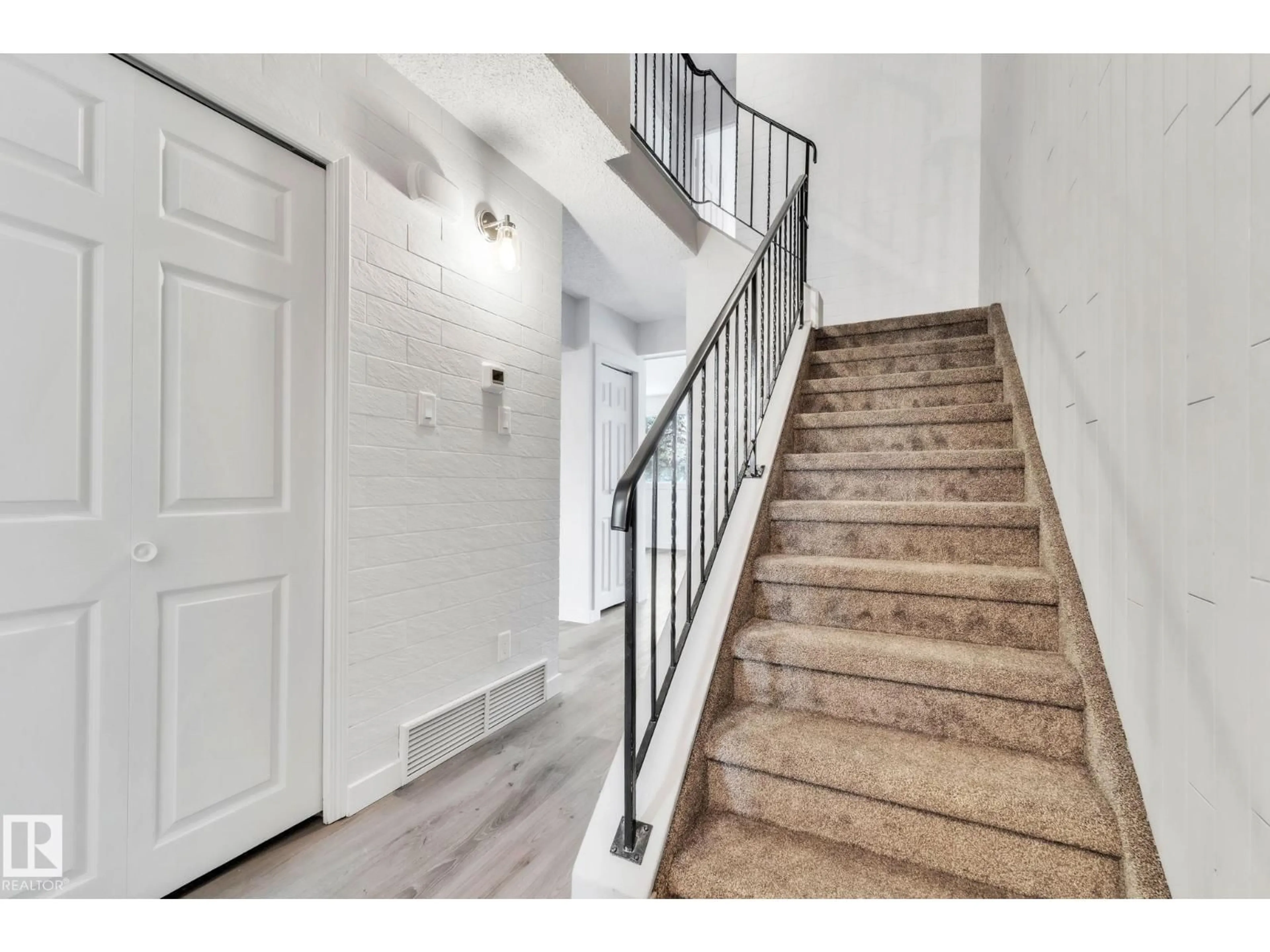 Unknown for 1281 HOOKE RD, Edmonton Alberta T5A4A5