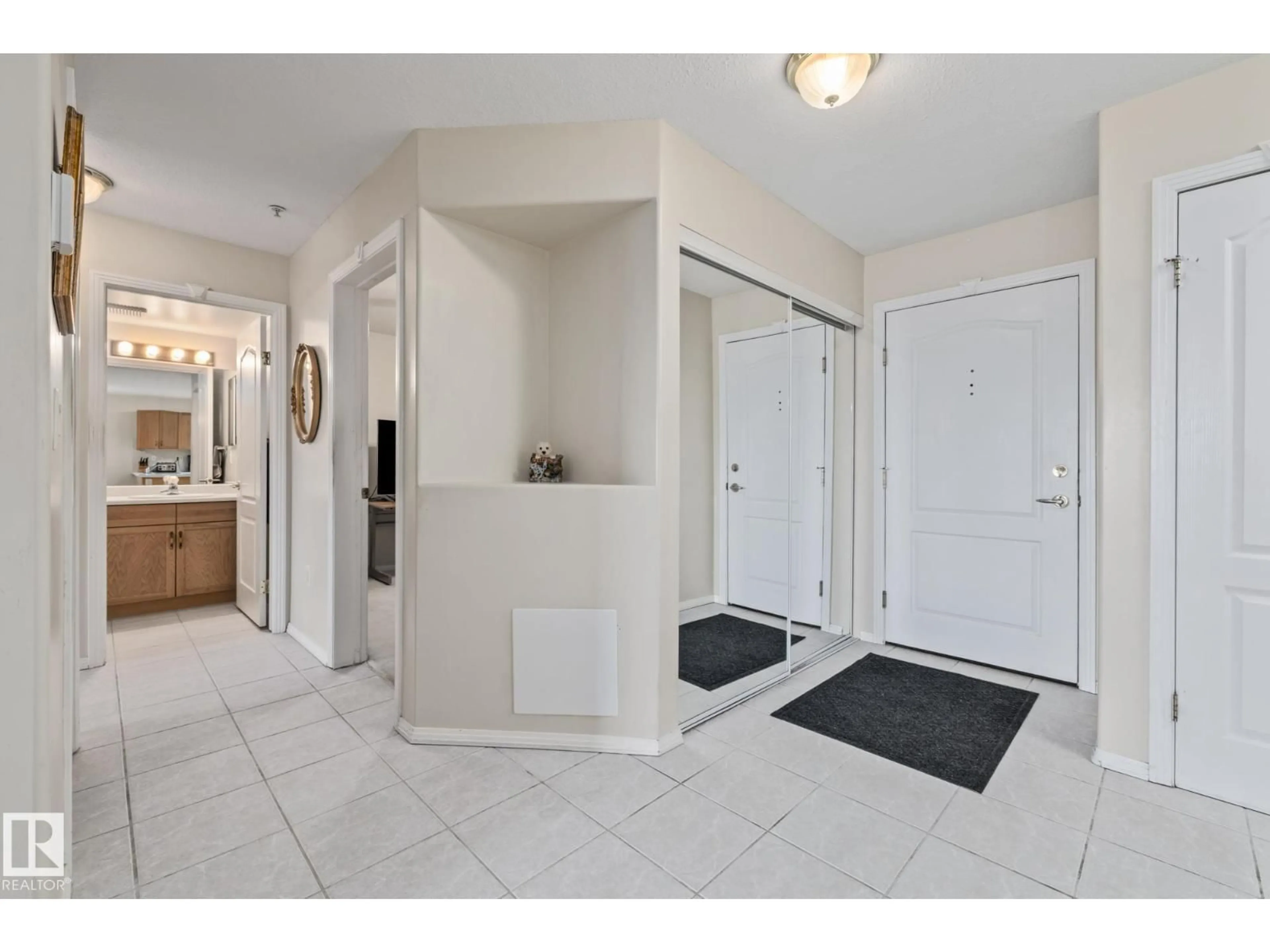 Indoor entryway for 316 - 8912 156 ST, Edmonton Alberta T5R5Z2