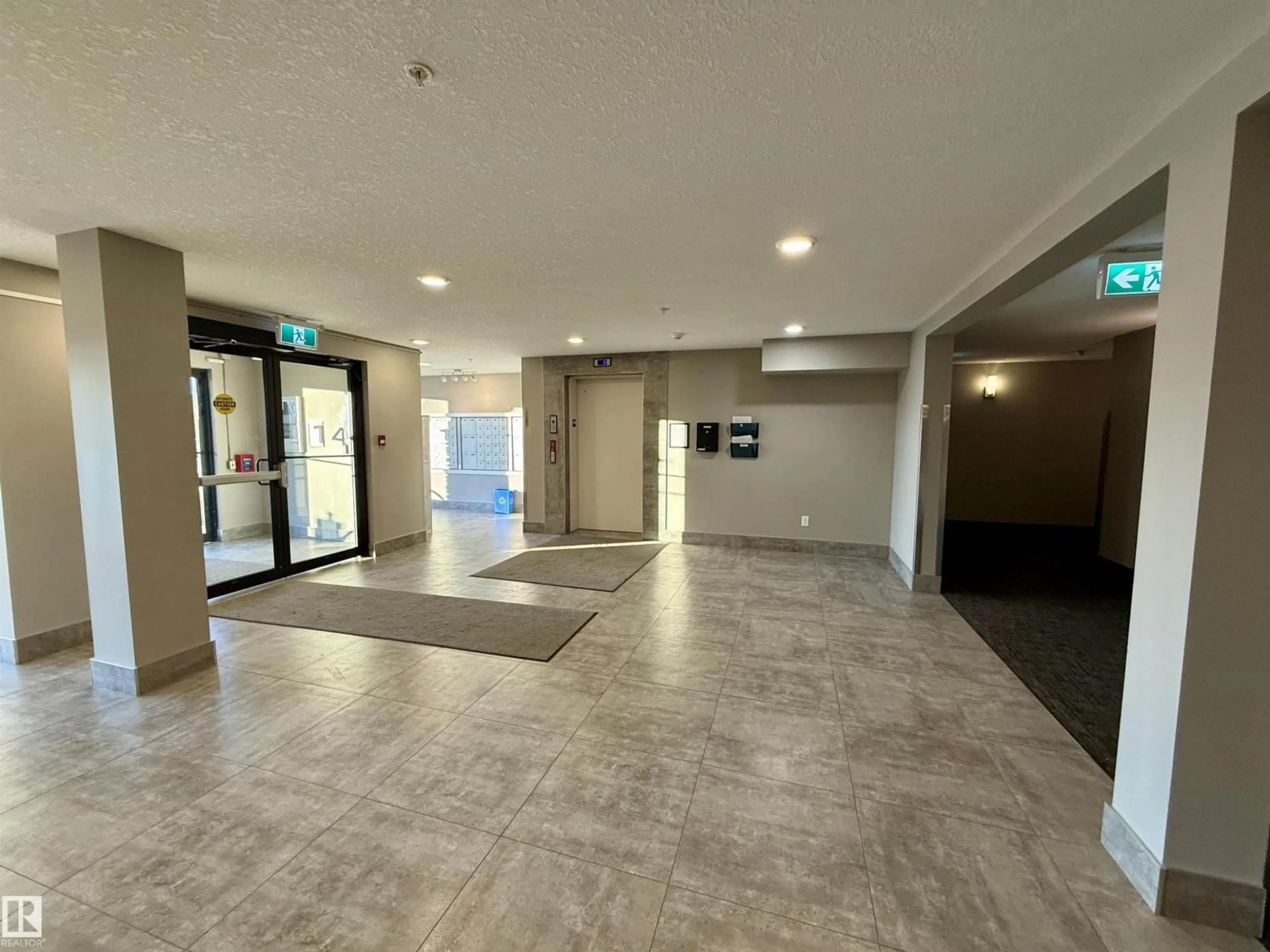 Indoor foyer for 148 - 137 EBBERS BV, Edmonton Alberta T5Y3W2