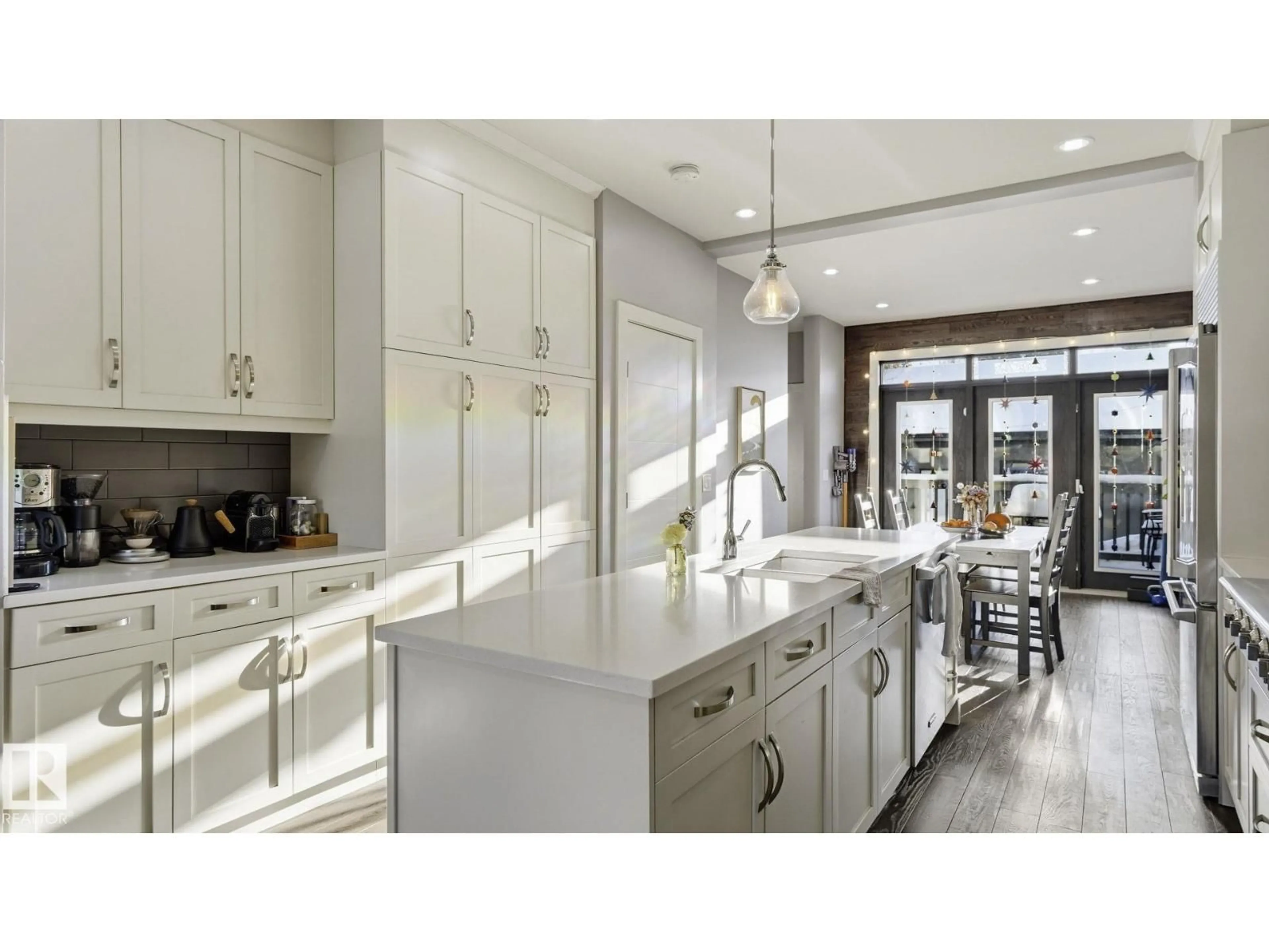 Open concept kitchen, ceramic/tile floor for 11331 76 AV, Edmonton Alberta T6G0K3