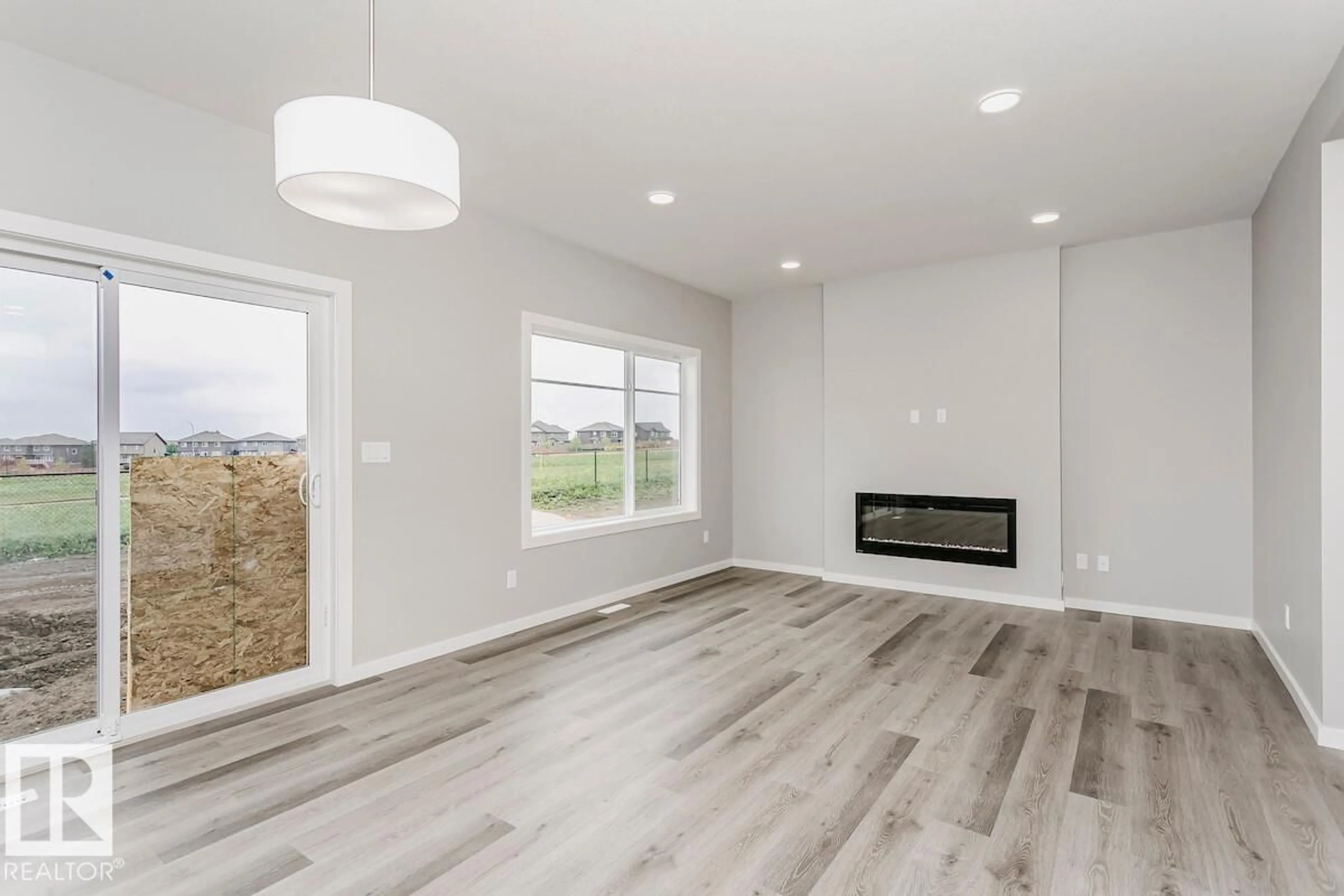 Unknown for 6235 29 AV, Edmonton Alberta T6X3J2