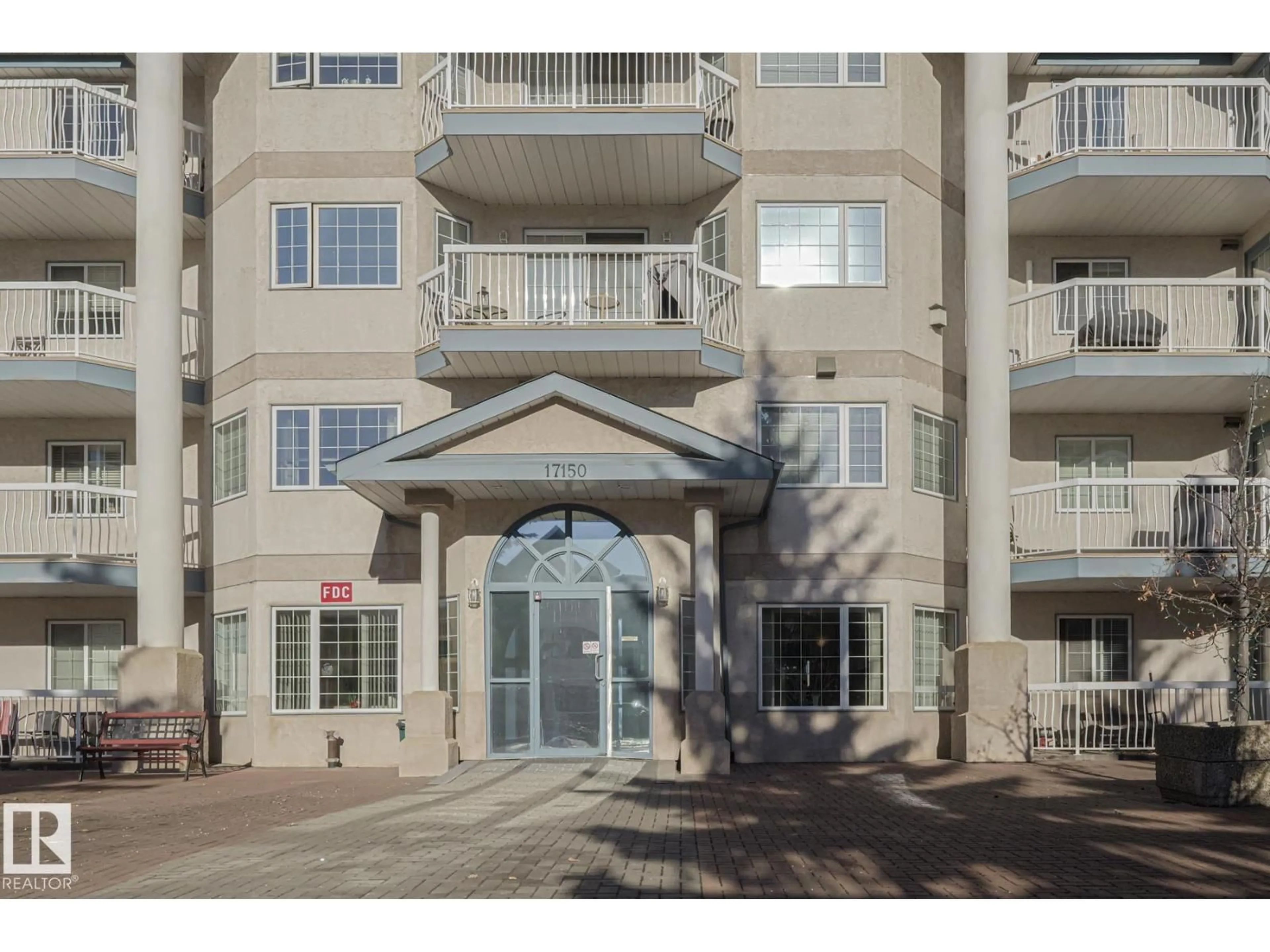 Indoor foyer for #112 - 17150 94A AV, Edmonton Alberta T5T6L7