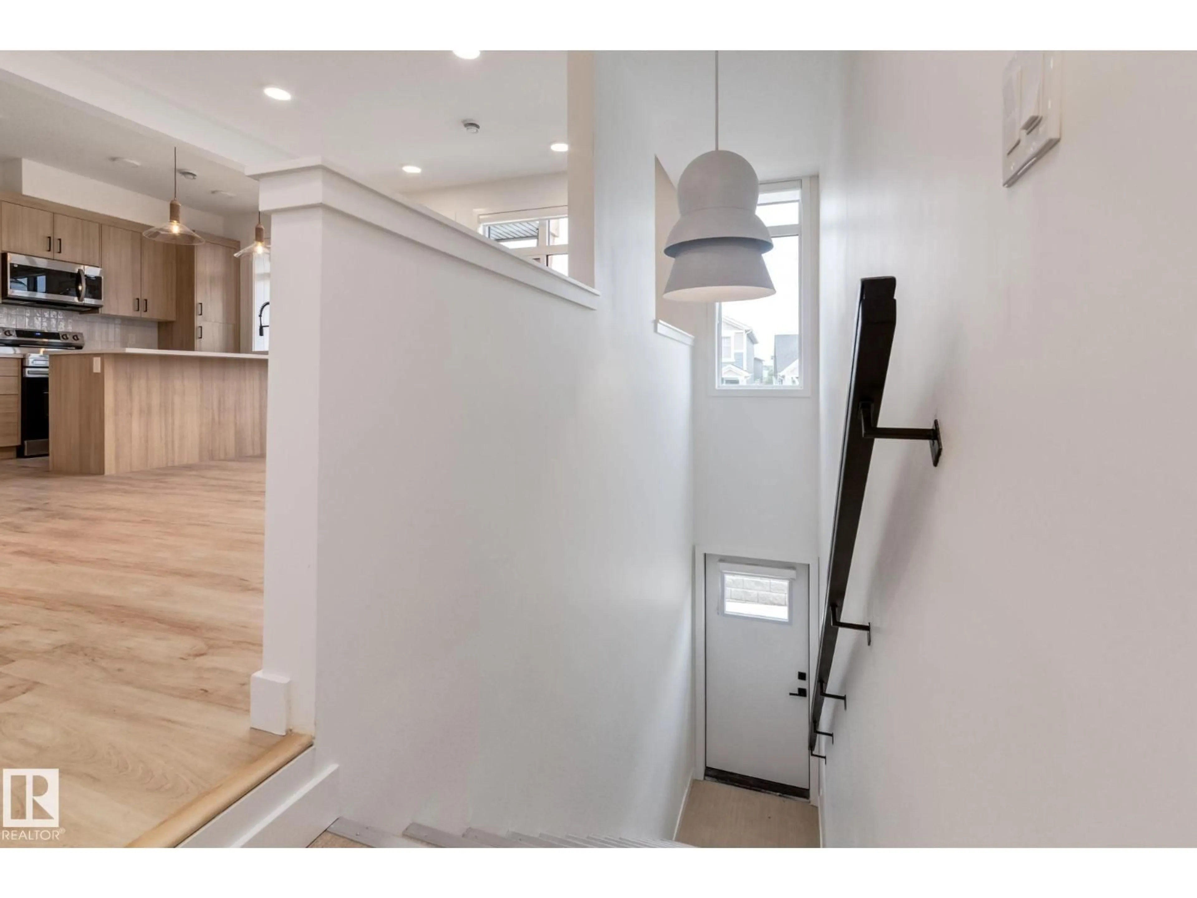 Indoor entryway for 17 - 16231 19 AV SW, Edmonton Alberta T6W5C6