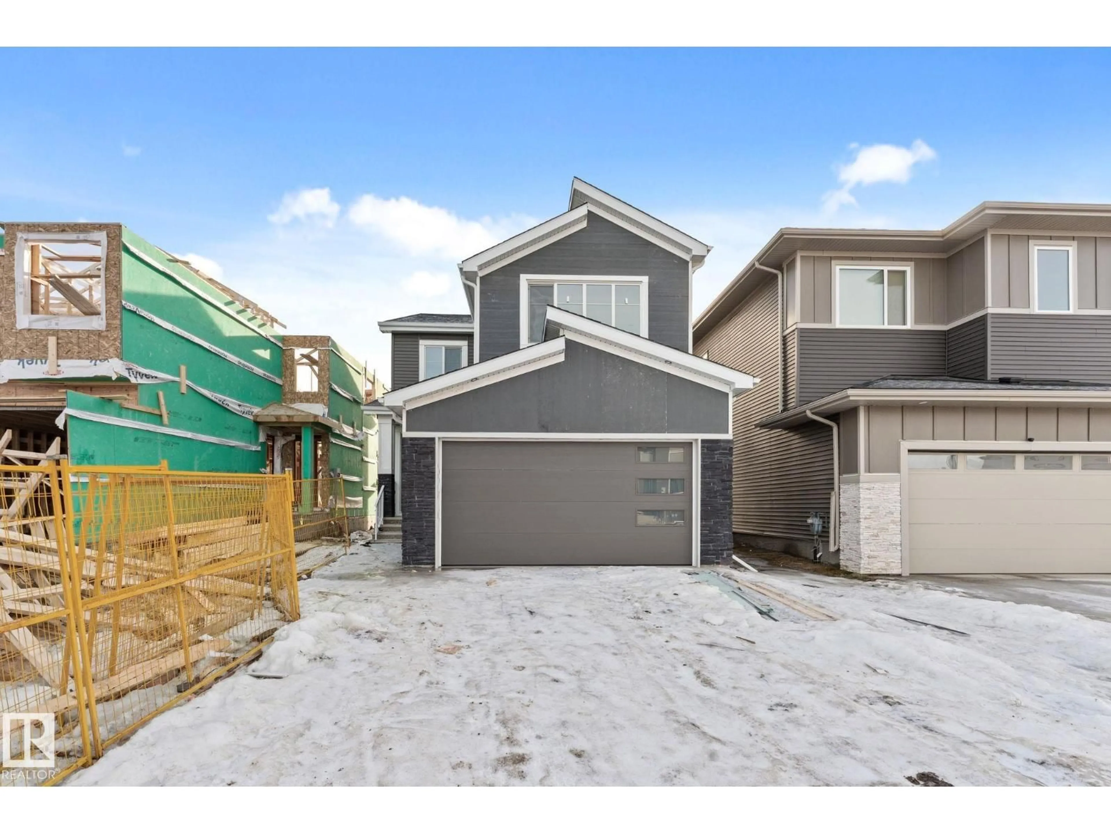 Home with vinyl exterior material, street for 3 PIERWYCK LO, Spruce Grove Alberta T7X3H1