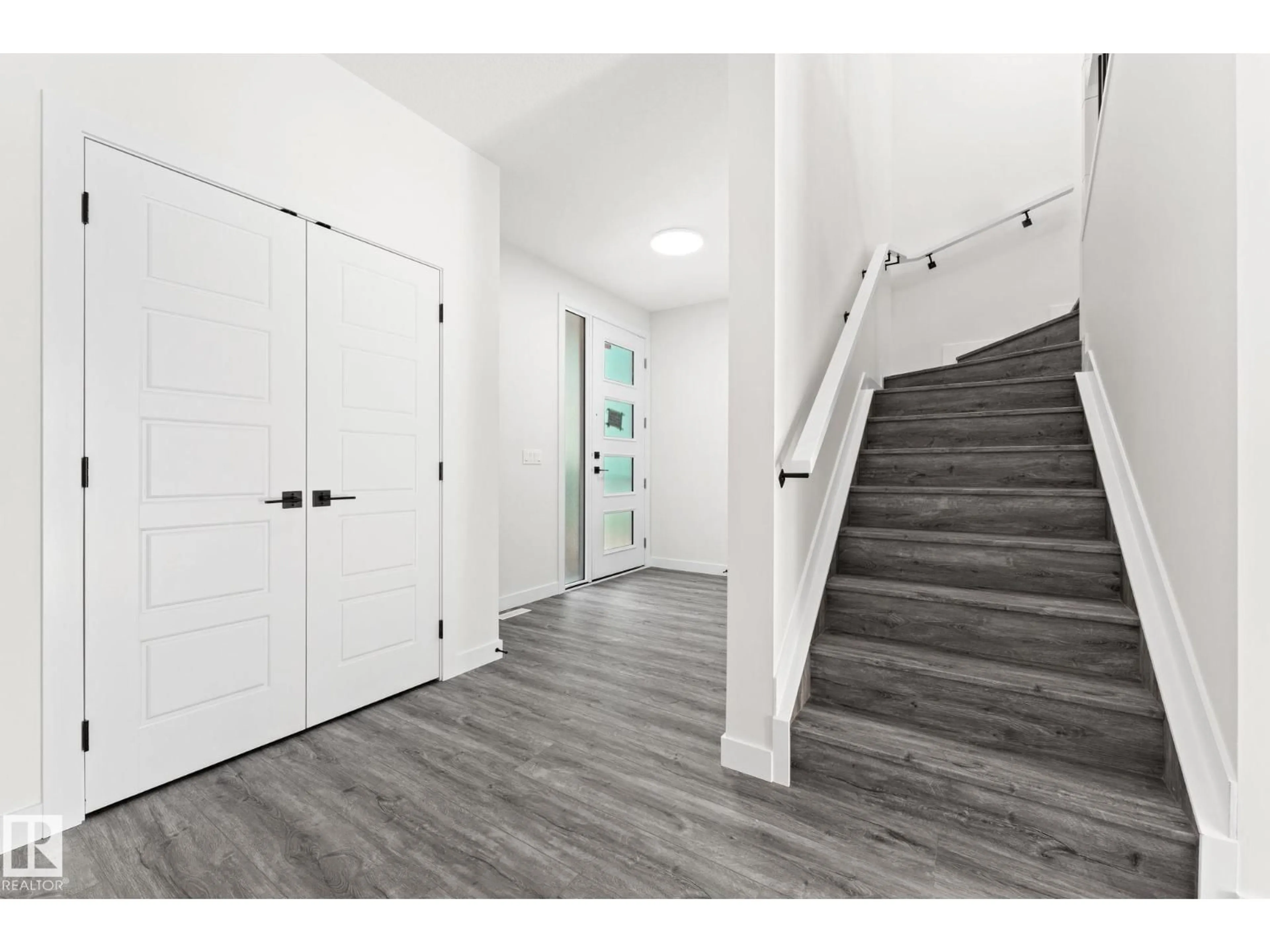 Indoor entryway for 3 PIERWYCK LO, Spruce Grove Alberta T7X3H1