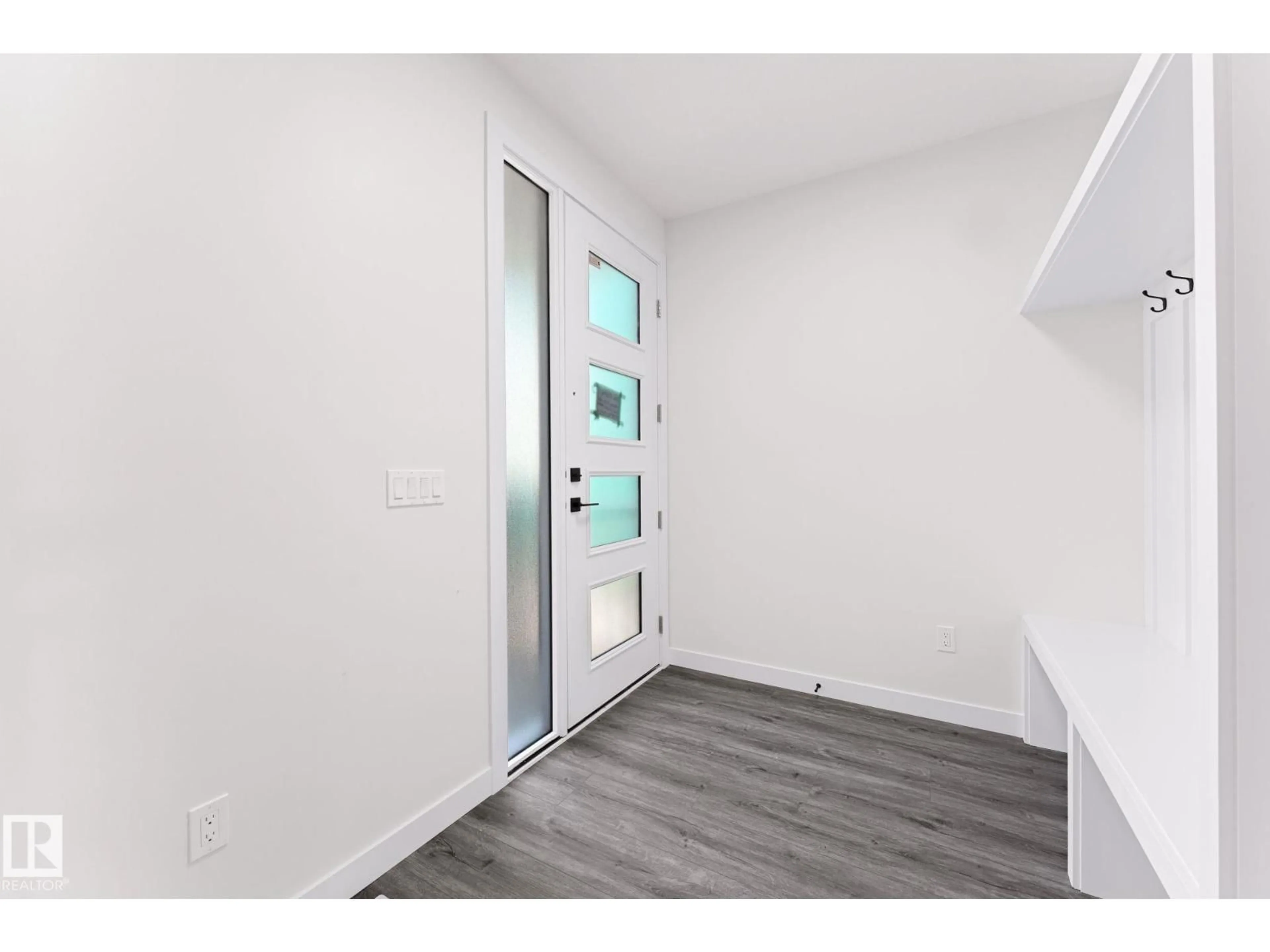 Indoor entryway for 3 PIERWYCK LO, Spruce Grove Alberta T7X3H1