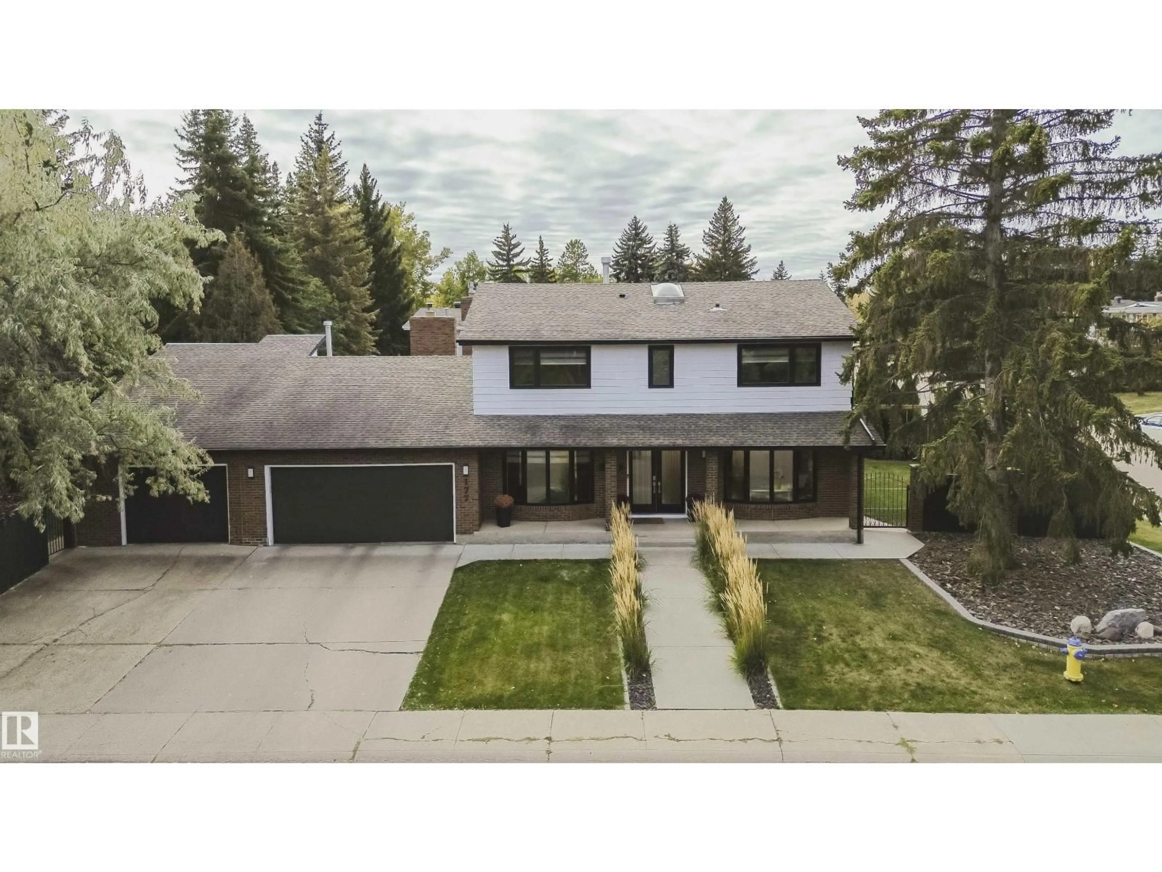 A pic from outside/outdoor area/front of a property/back of a property/a pic from drone, street for 177 WOLF WILLOW CR, Edmonton Alberta T5T1T3