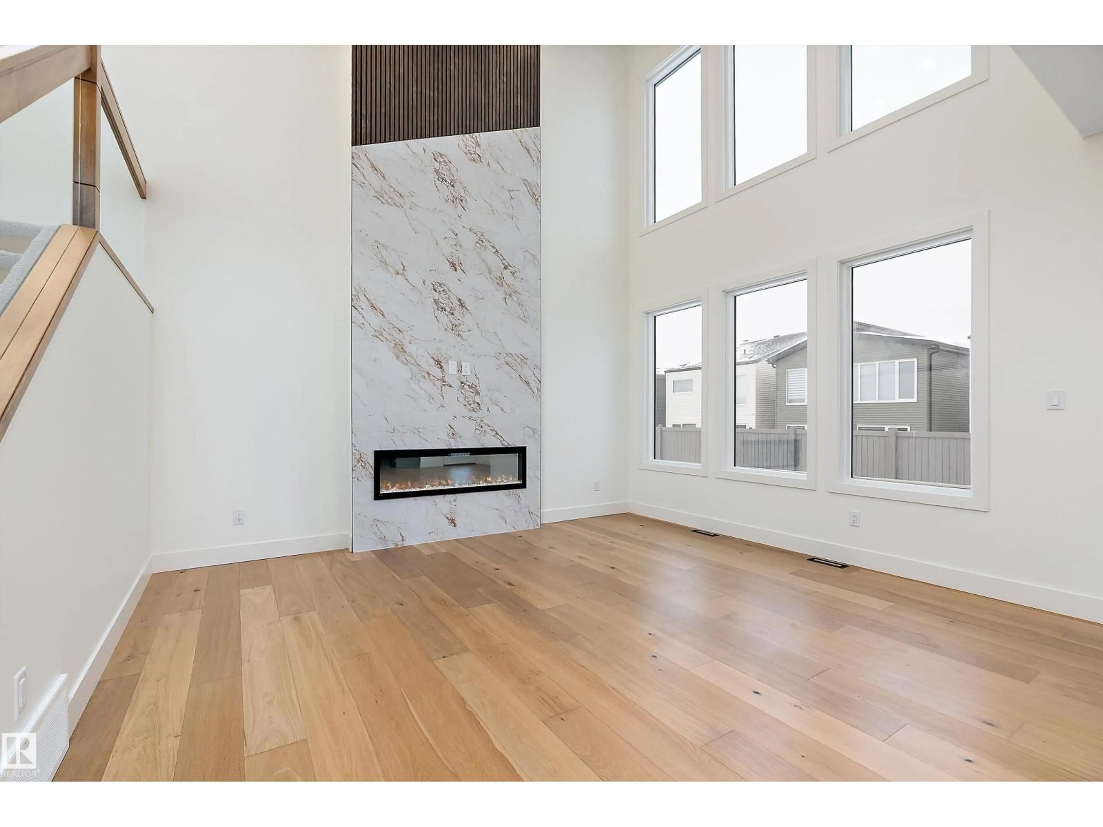 A pic of a room for 6887 KNOX LO SW, Edmonton Alberta T6W4R3