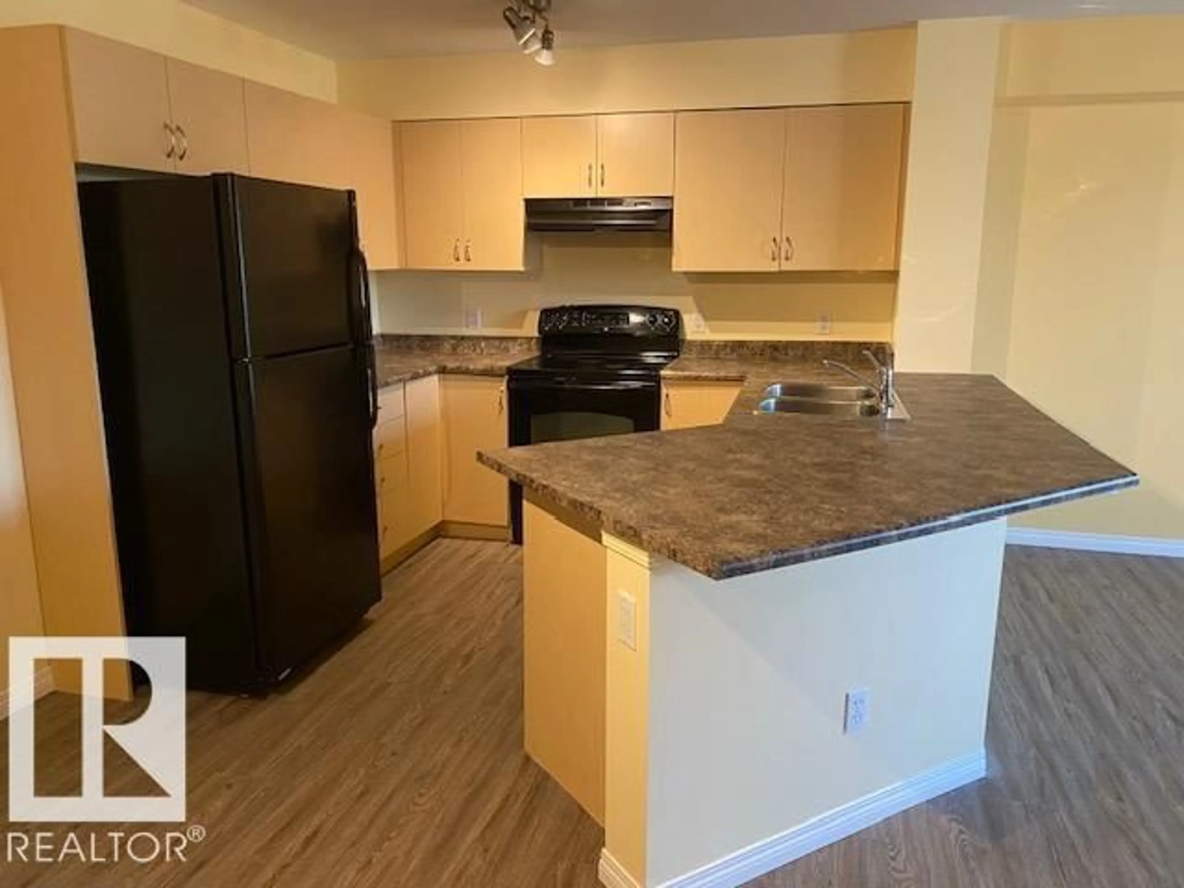 Standard kitchen, unknown for 40 - 118 SUMMERWOOD BV, Sherwood Park Alberta T8H0C2