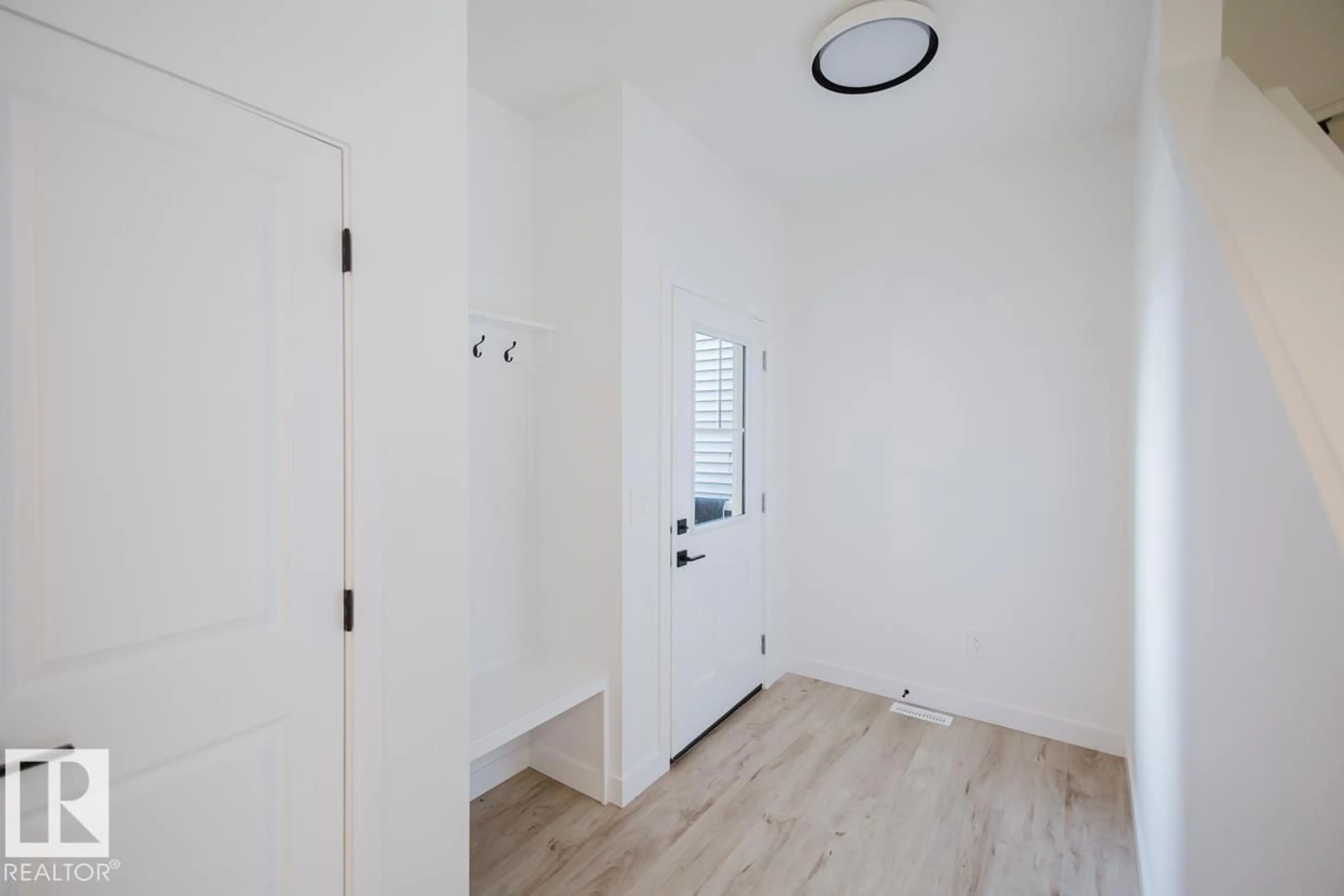 Indoor entryway for 2208 CROSSBILL LI, Edmonton Alberta T5S0W3