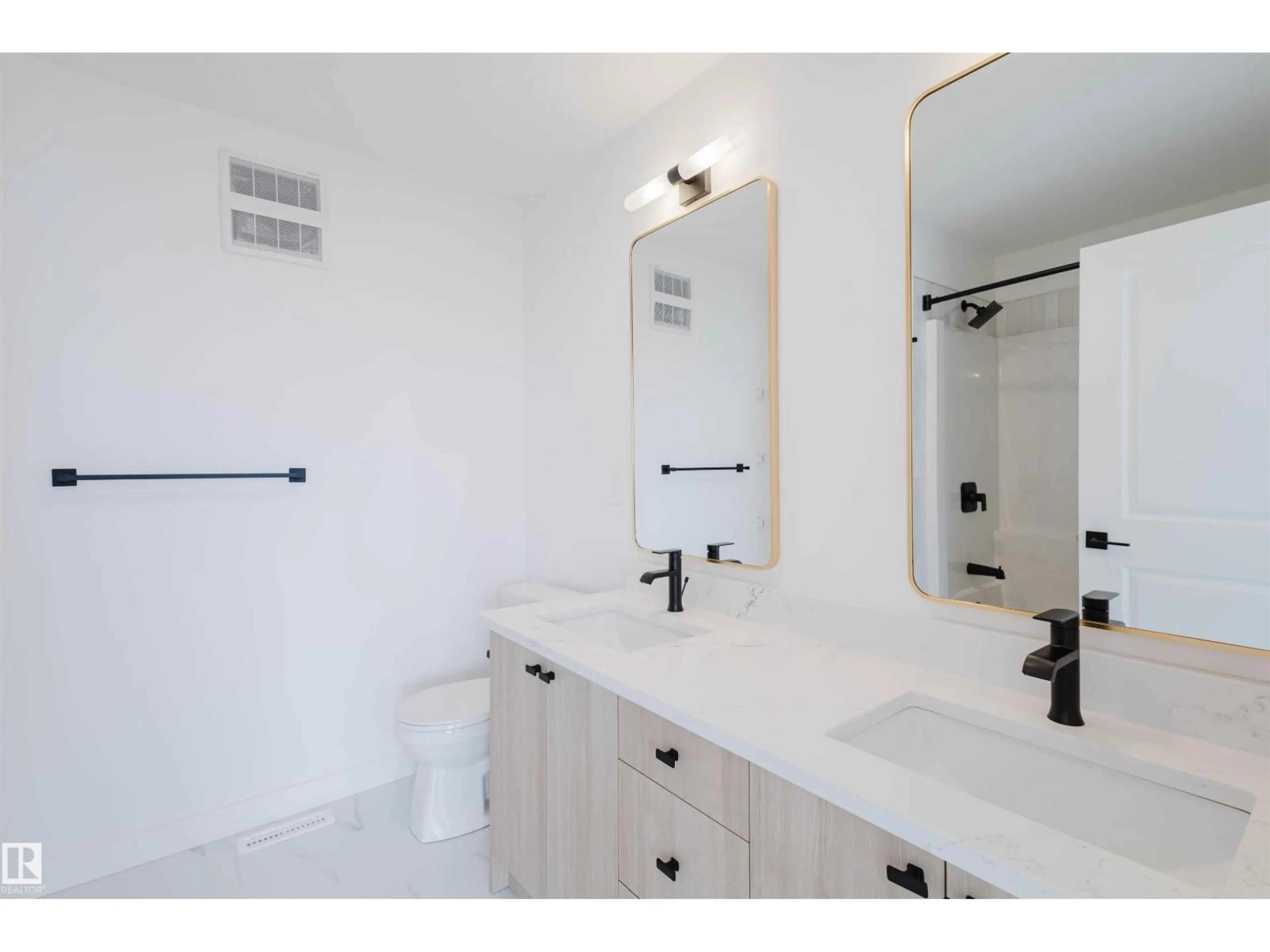 Standard bathroom, ceramic/tile floor for 2120 CROSSBILL LN, Edmonton Alberta T5S0W3