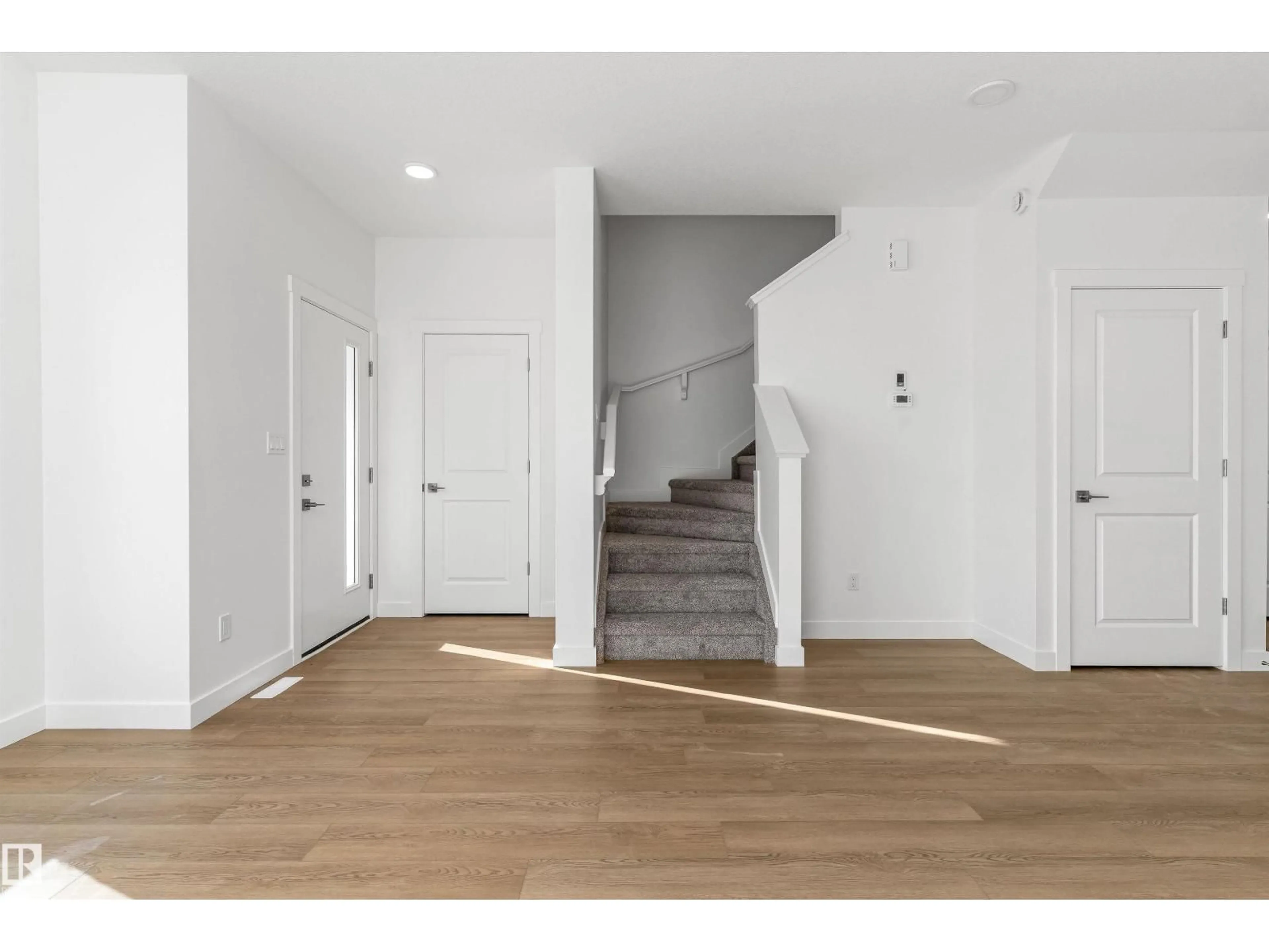 Indoor entryway for 20808 40 AV, Edmonton Alberta T6M3G1