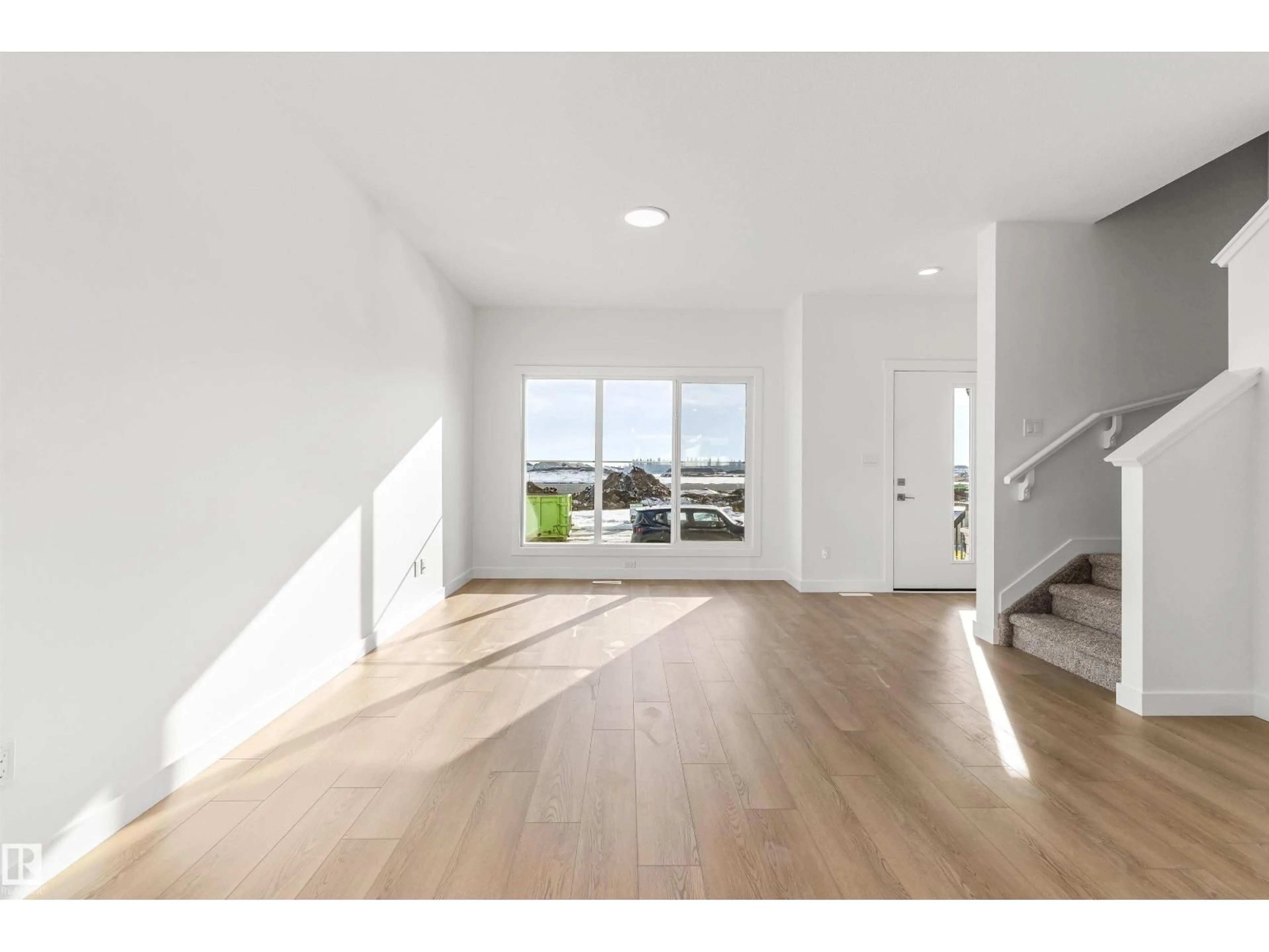 Indoor entryway for 20808 40 AV, Edmonton Alberta T6M3G1