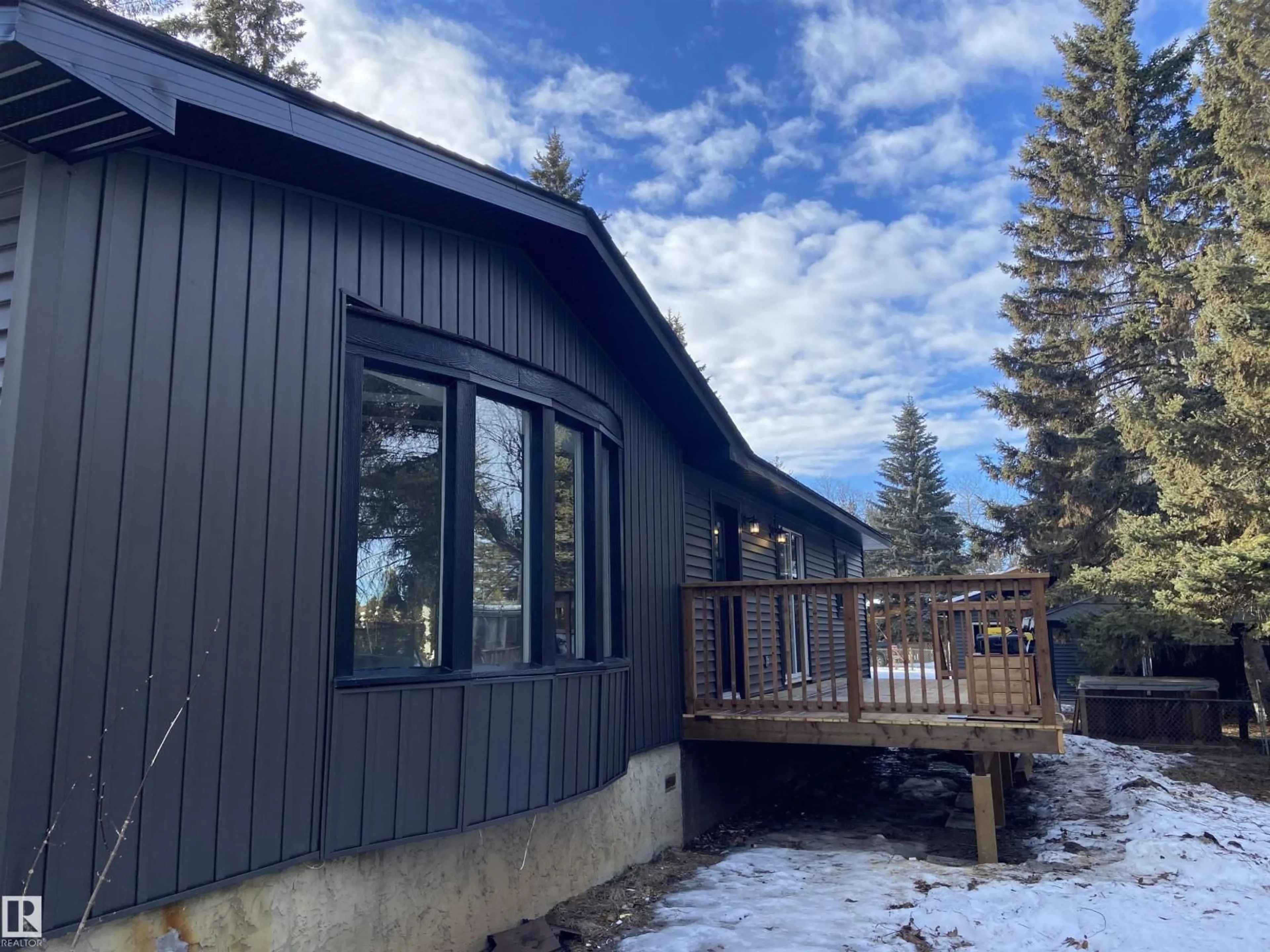 Home with vinyl exterior material, mountain view for #204 - 55230 RGE ROAD 10, Rural Sturgeon County Alberta T0E1V0