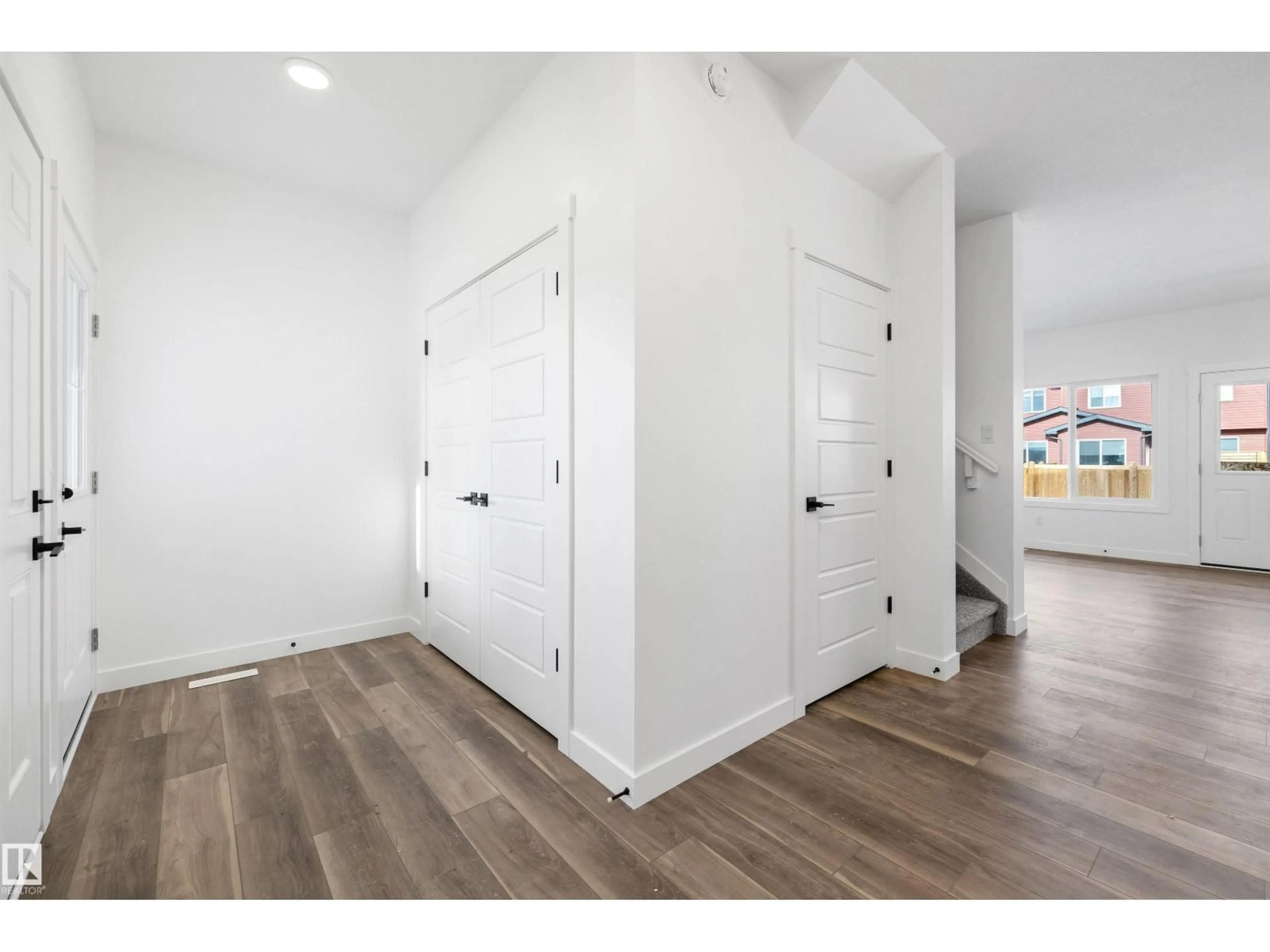 Indoor entryway for 1166 SOUTH CREEK WD, Stony Plain Alberta T9G0M7