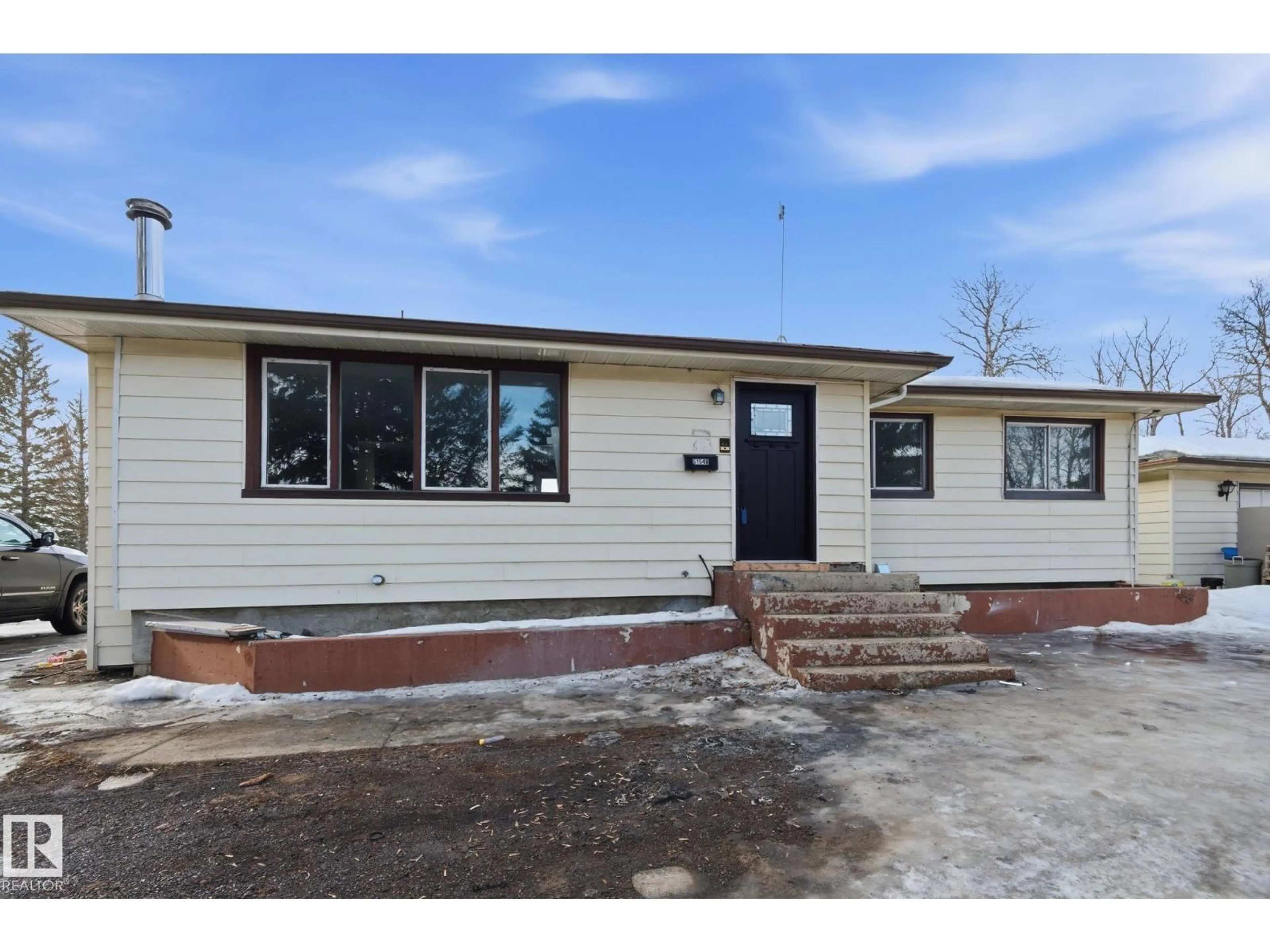 Home with vinyl exterior material, building for NE - 51548 RGE ROAD 232, Rural Strathcona County Alberta T8B1B1