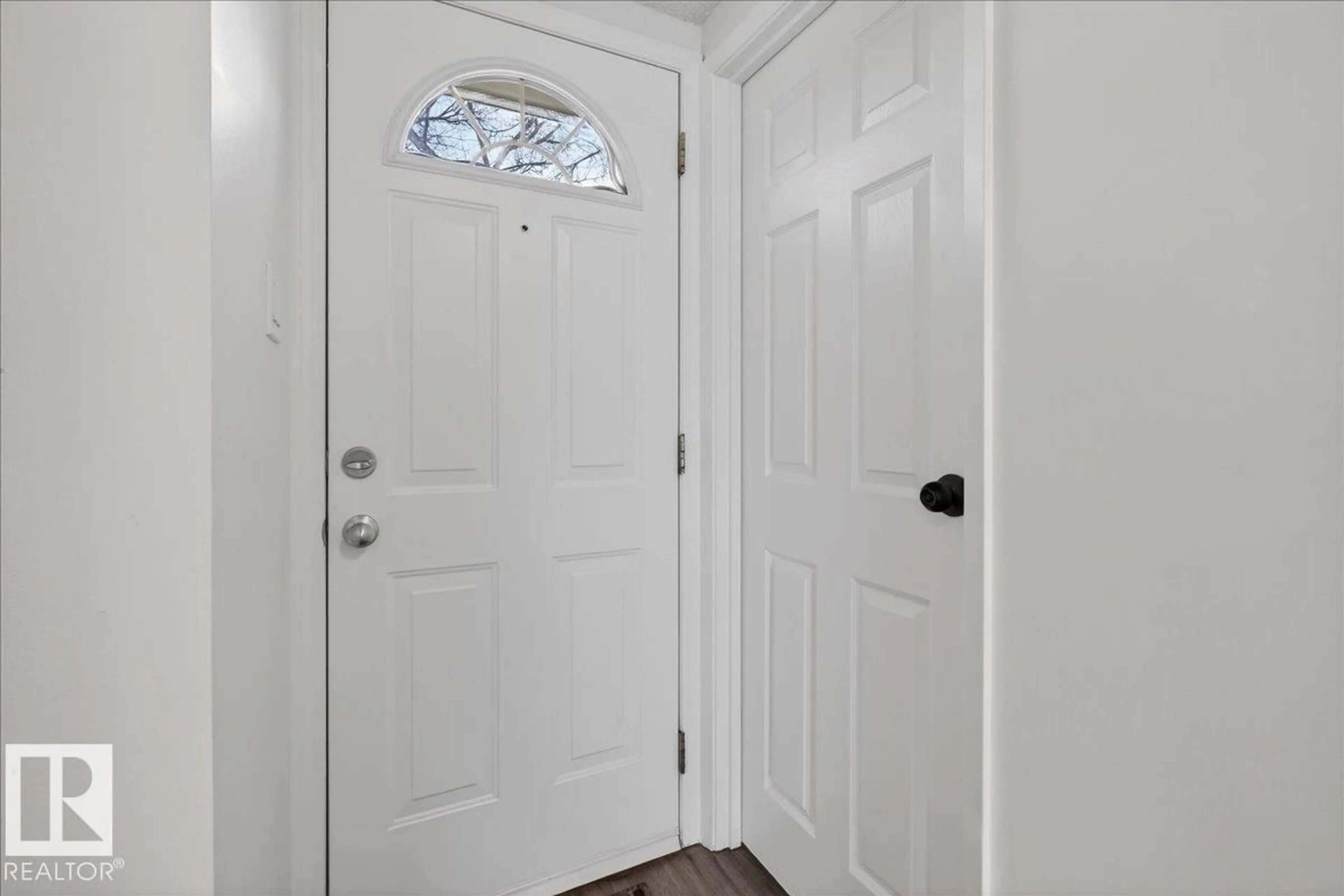 Indoor entryway for 133 HABITAT CR, Edmonton Alberta T5A3K8