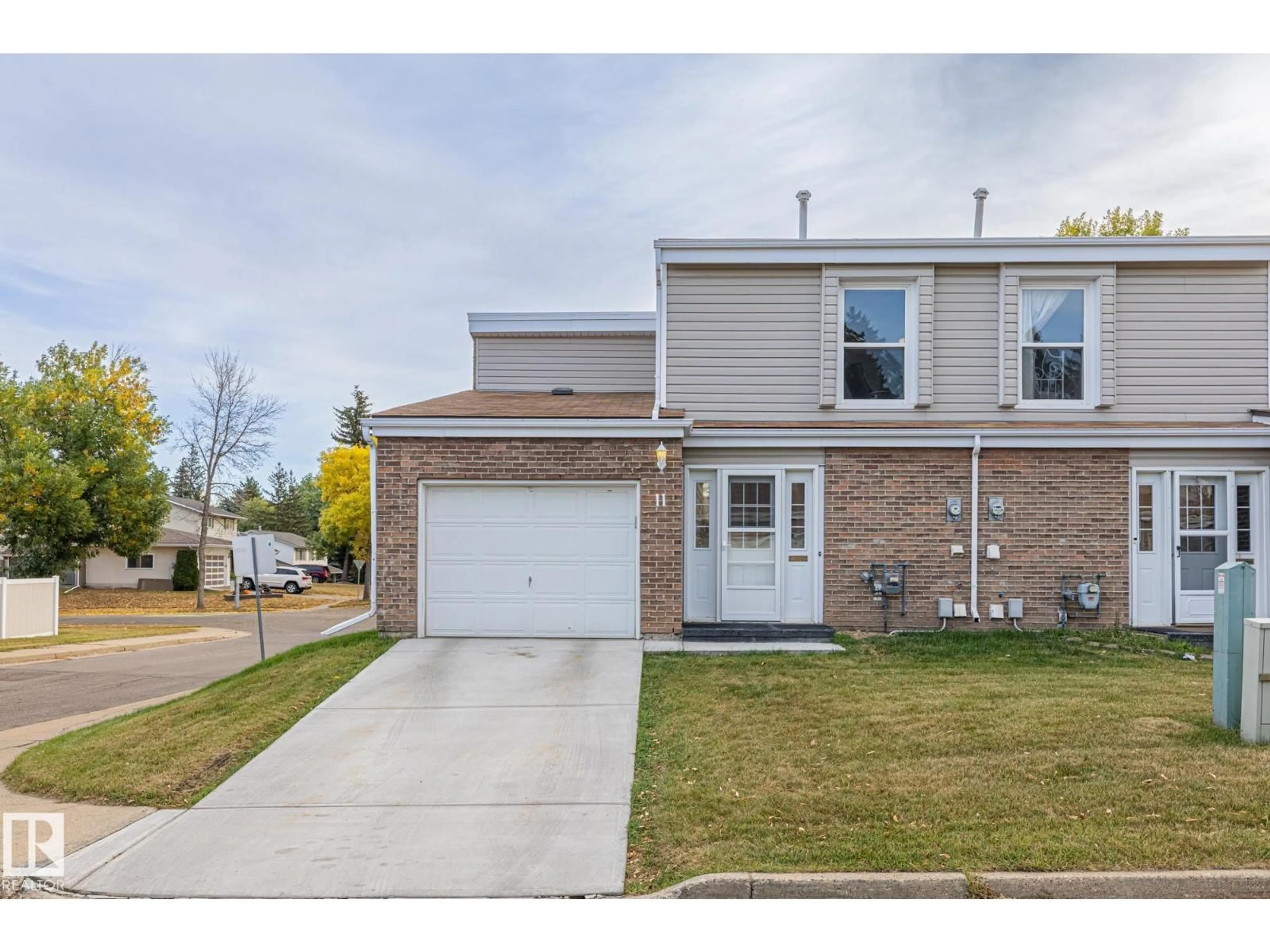 Home with brick exterior material, street for 11 GRANDVIEW RG, St. Albert Alberta T8N1T3