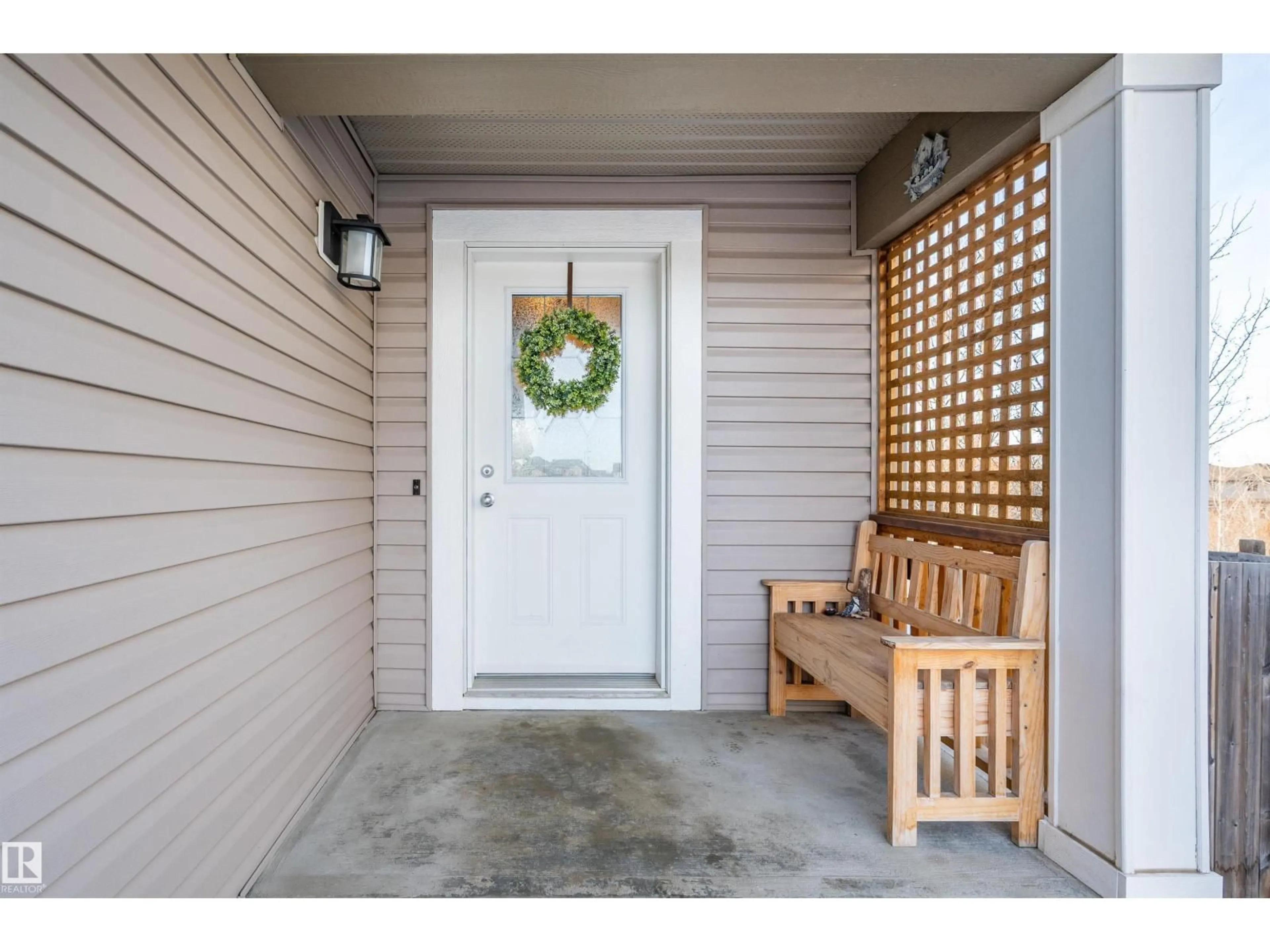 Indoor entryway for 407 SUMMERTON CR, Sherwood Park Alberta T8H2V3