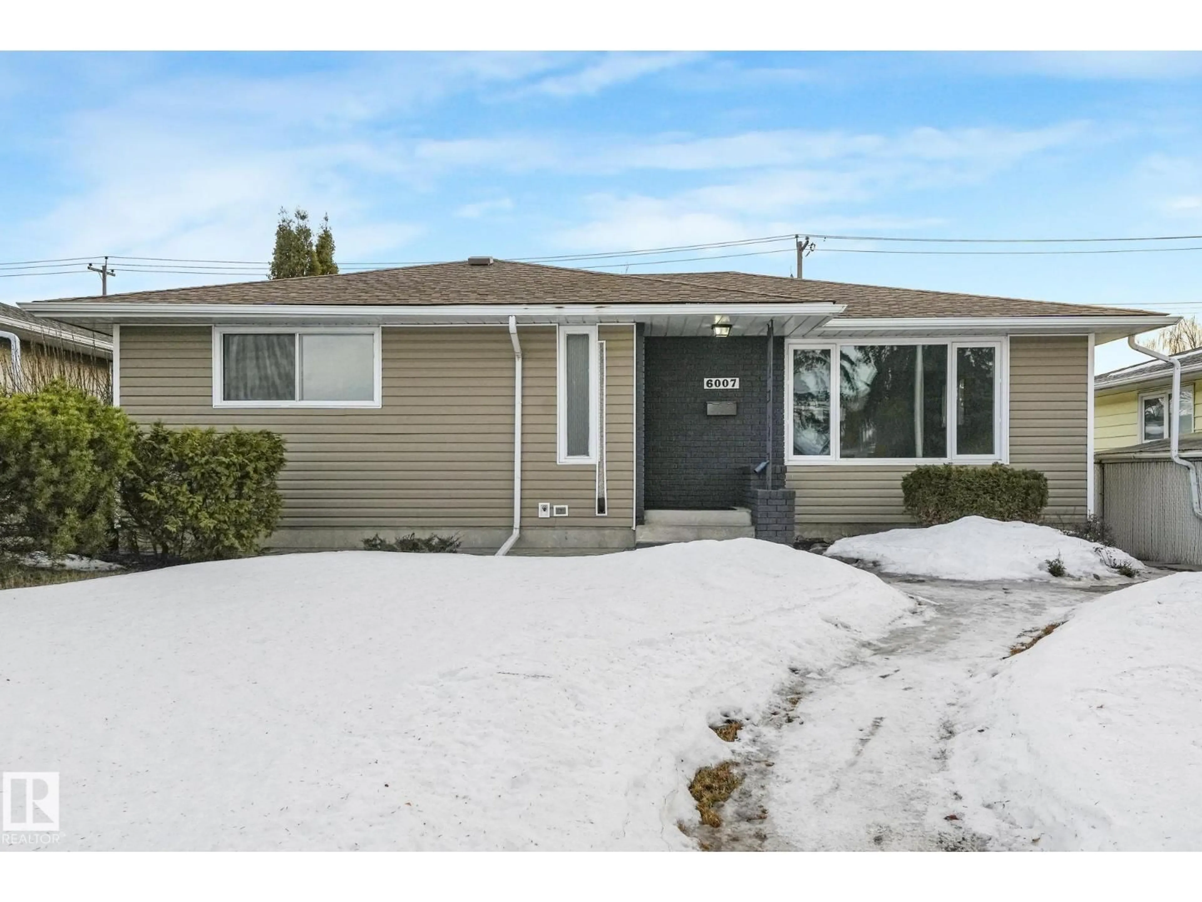 Home with vinyl exterior material, street for 6007 95 AV, Edmonton Alberta T6B1A4