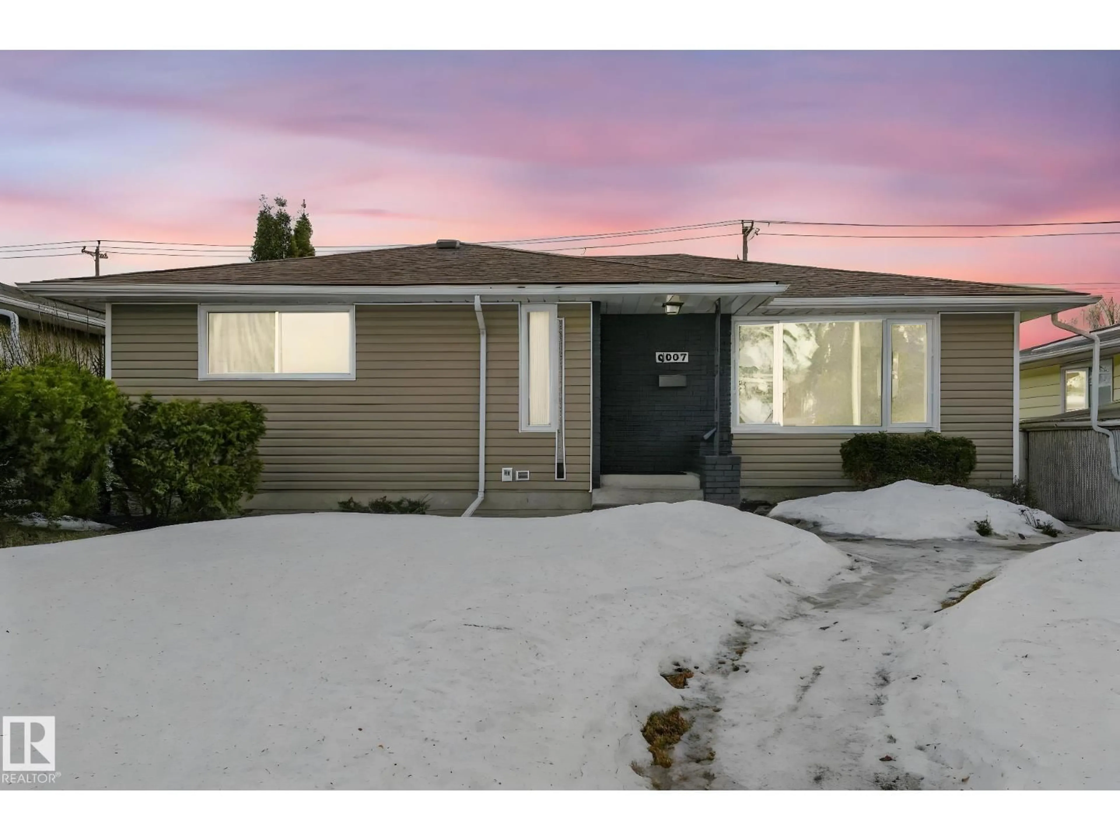 Home with vinyl exterior material, street for 6007 95 AV, Edmonton Alberta T6B1A4