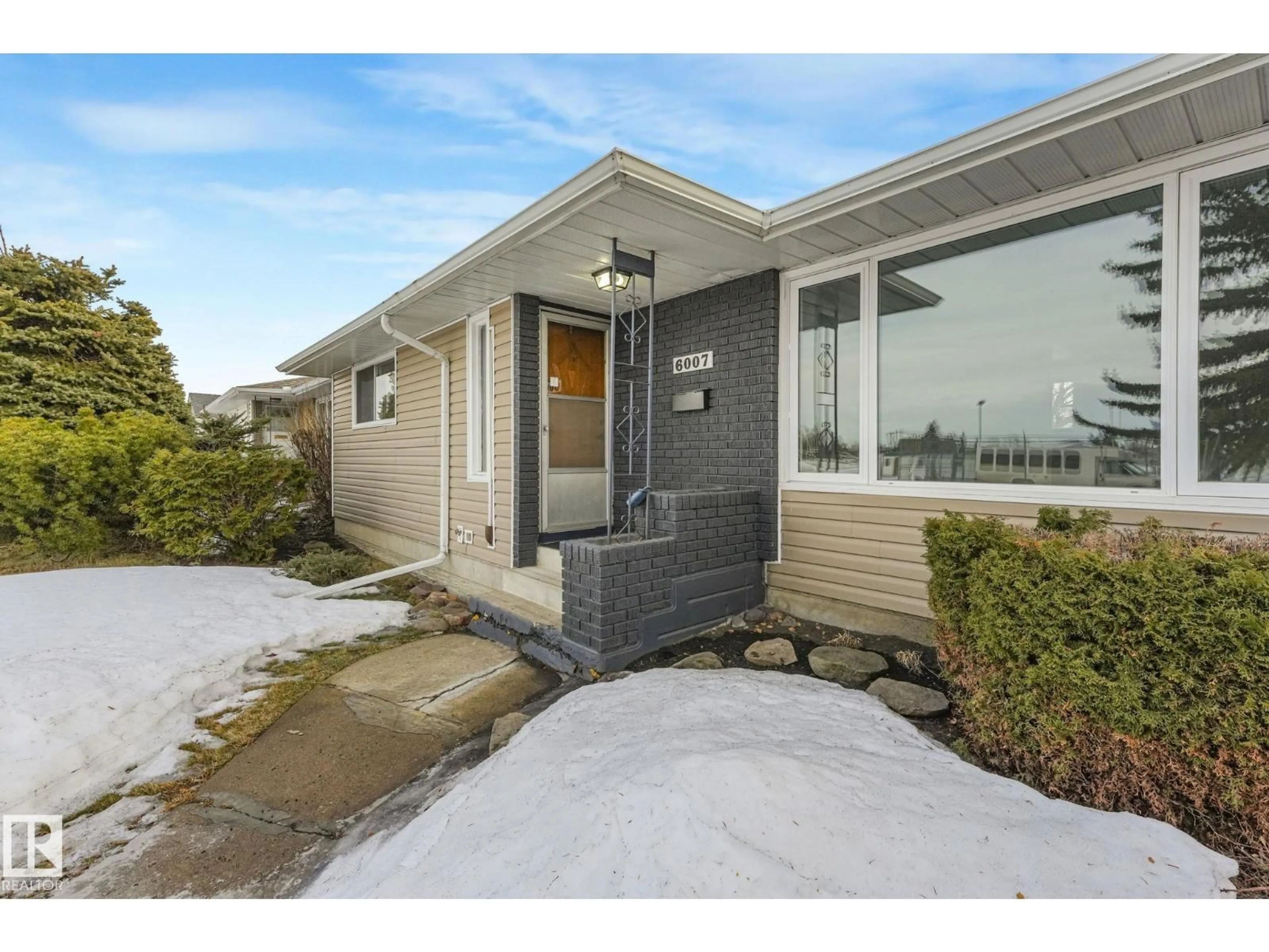 Home with vinyl exterior material, street for 6007 95 AV, Edmonton Alberta T6B1A4