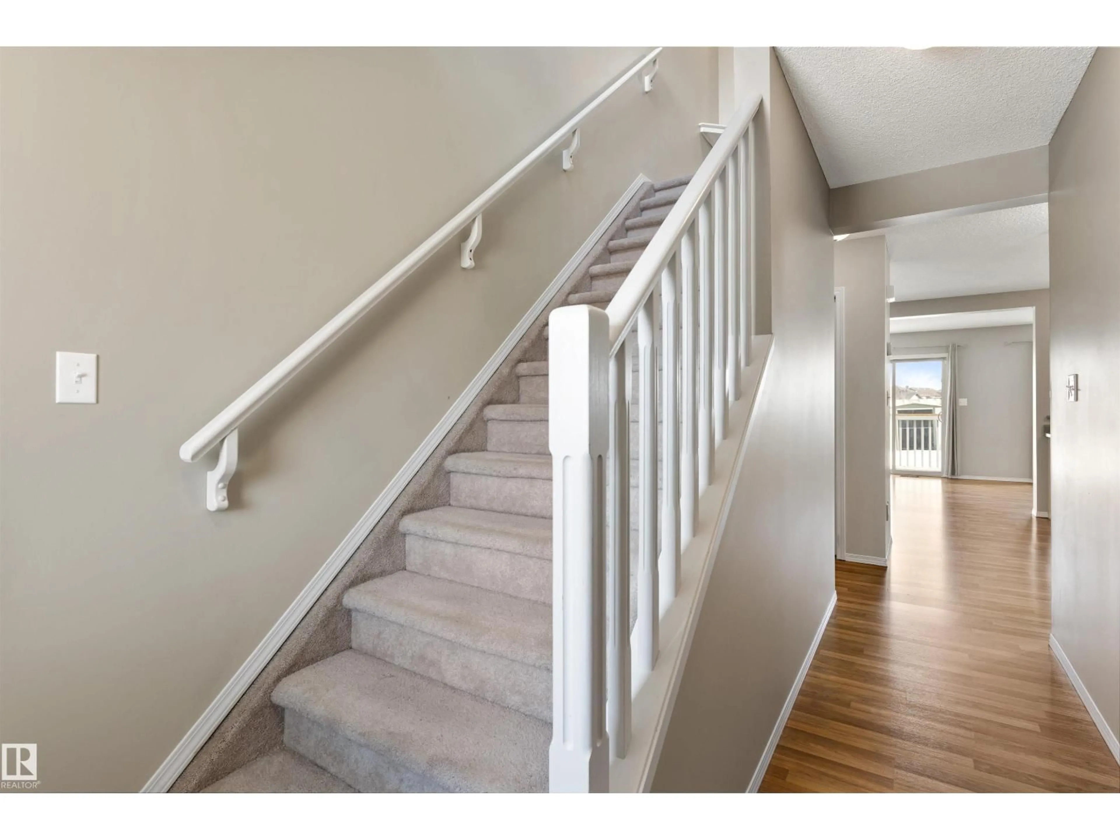 Stairs for 16423 56 ST, Edmonton Alberta T5Y3M7