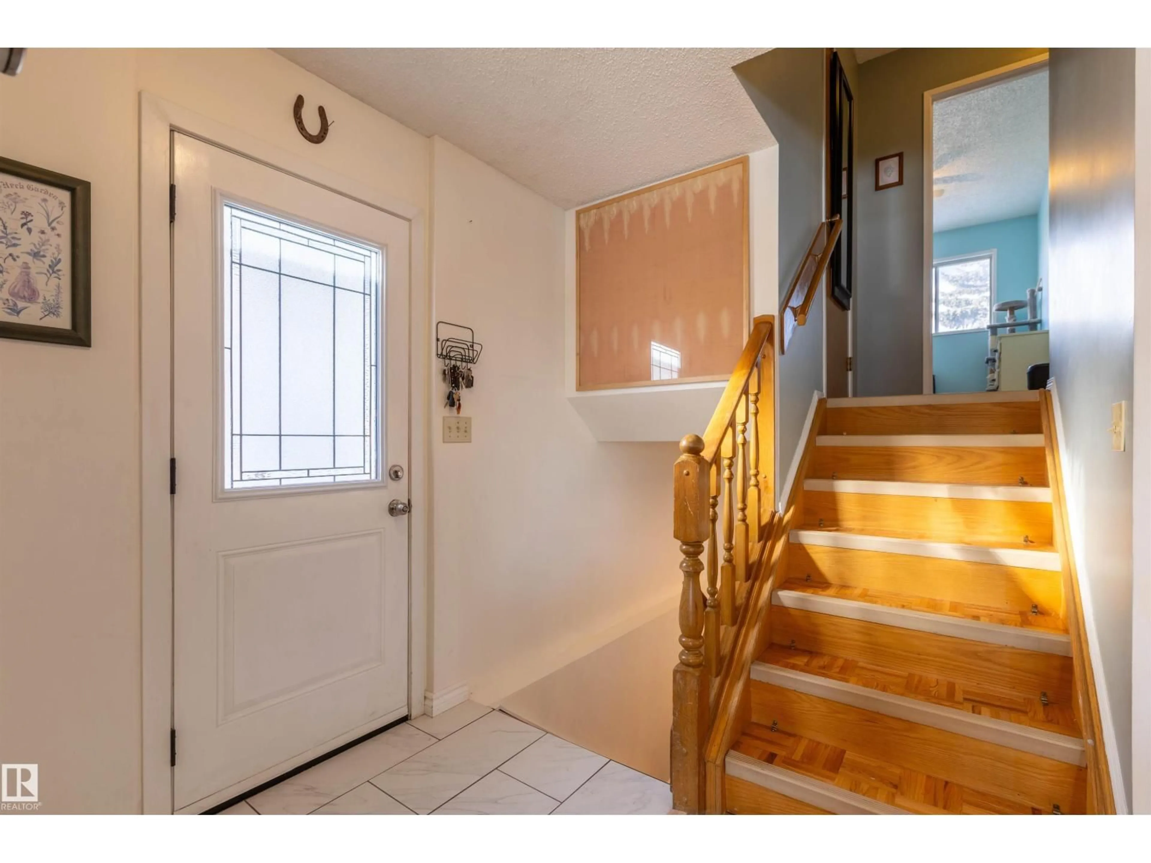 Indoor entryway for 15612 78 ST, Edmonton Alberta T5Z2S6