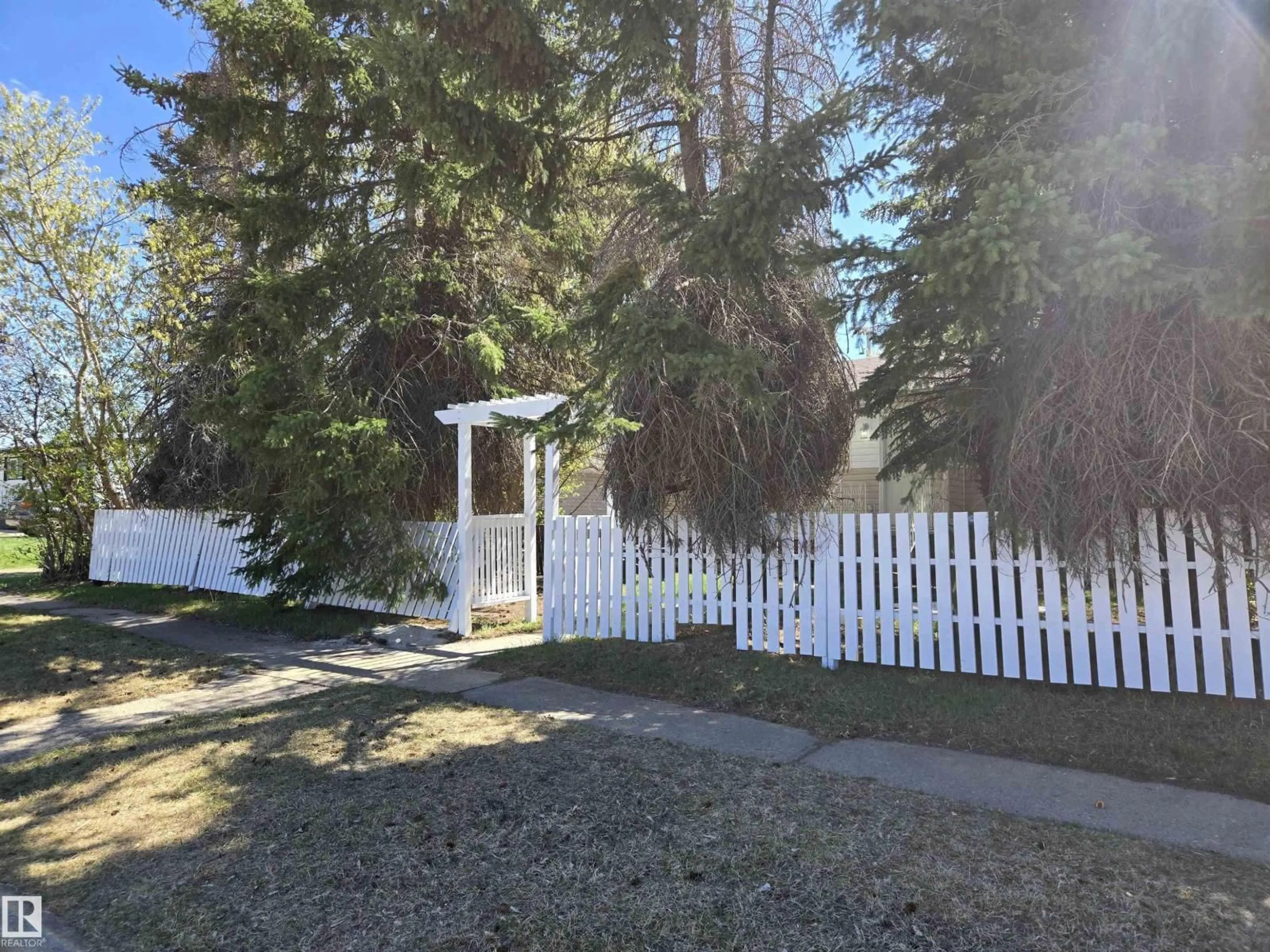 A pic from outside/outdoor area/front of a property/back of a property/a pic from drone, street for 4513 53 AV, Wetaskiwin Alberta T9A0Y3