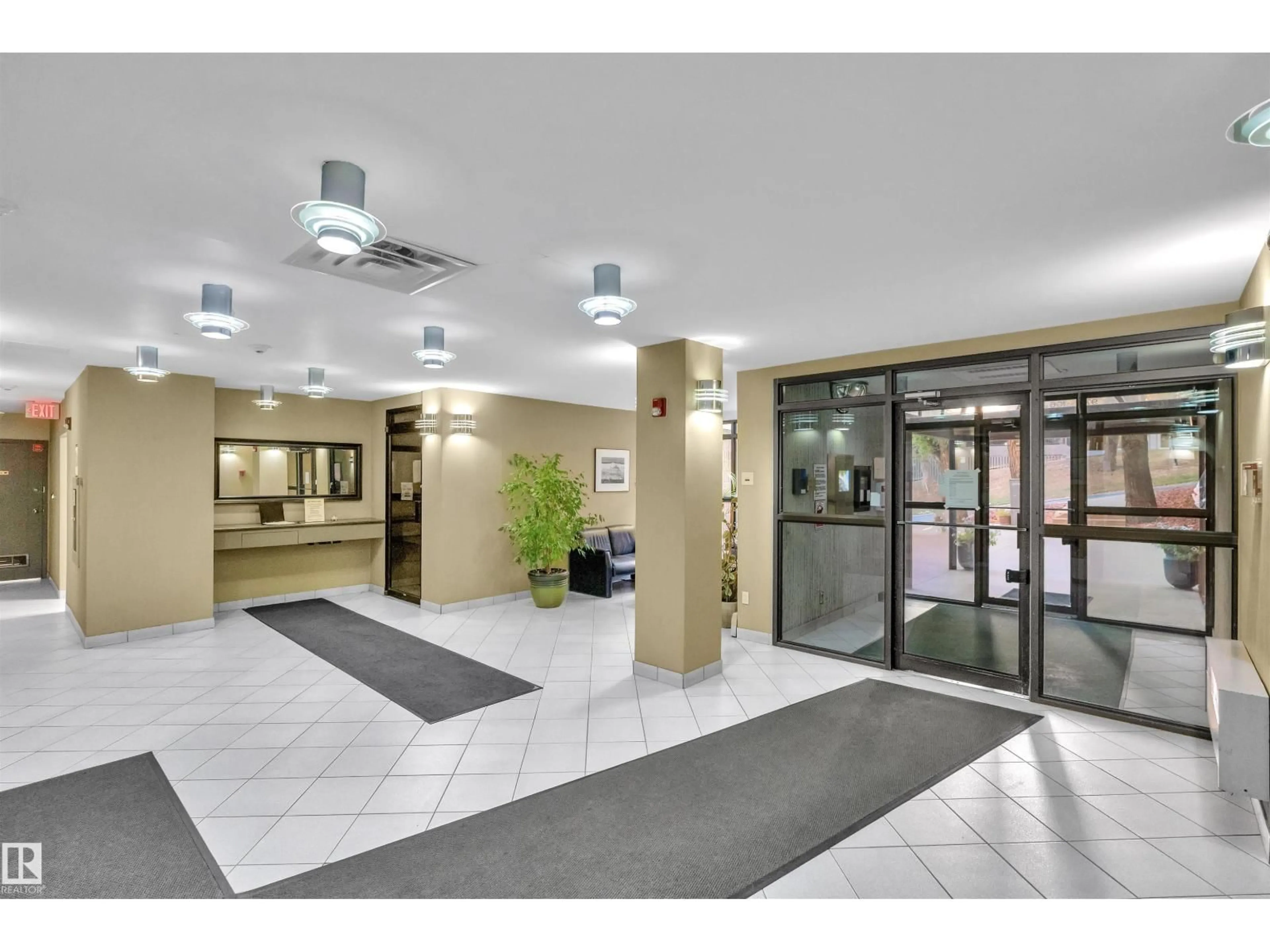 Indoor foyer for #407 - 9725 106 ST, Edmonton Alberta T5K1B5