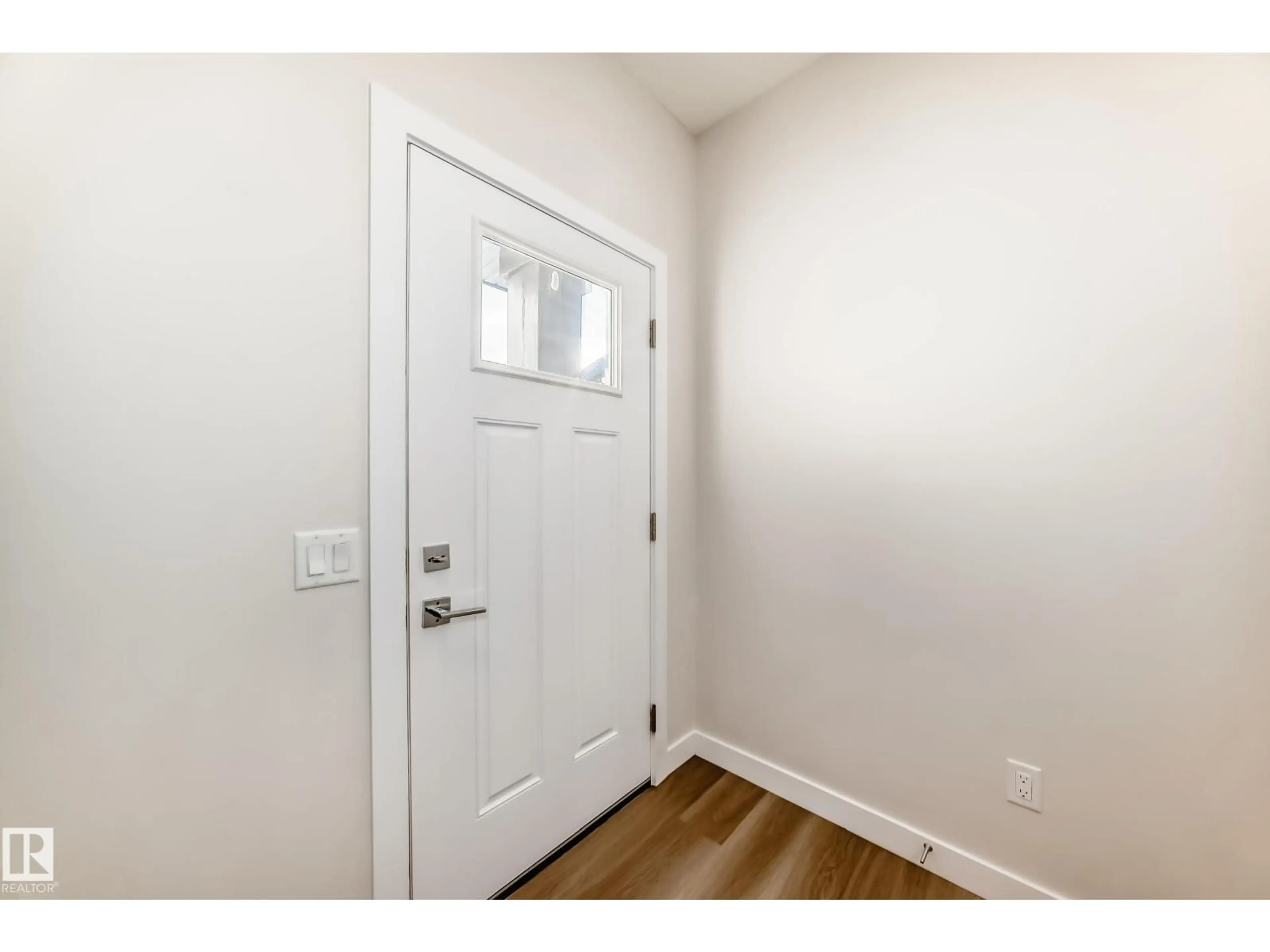 Indoor entryway for 17926 62A ST, Edmonton Alberta T5Y3Z4