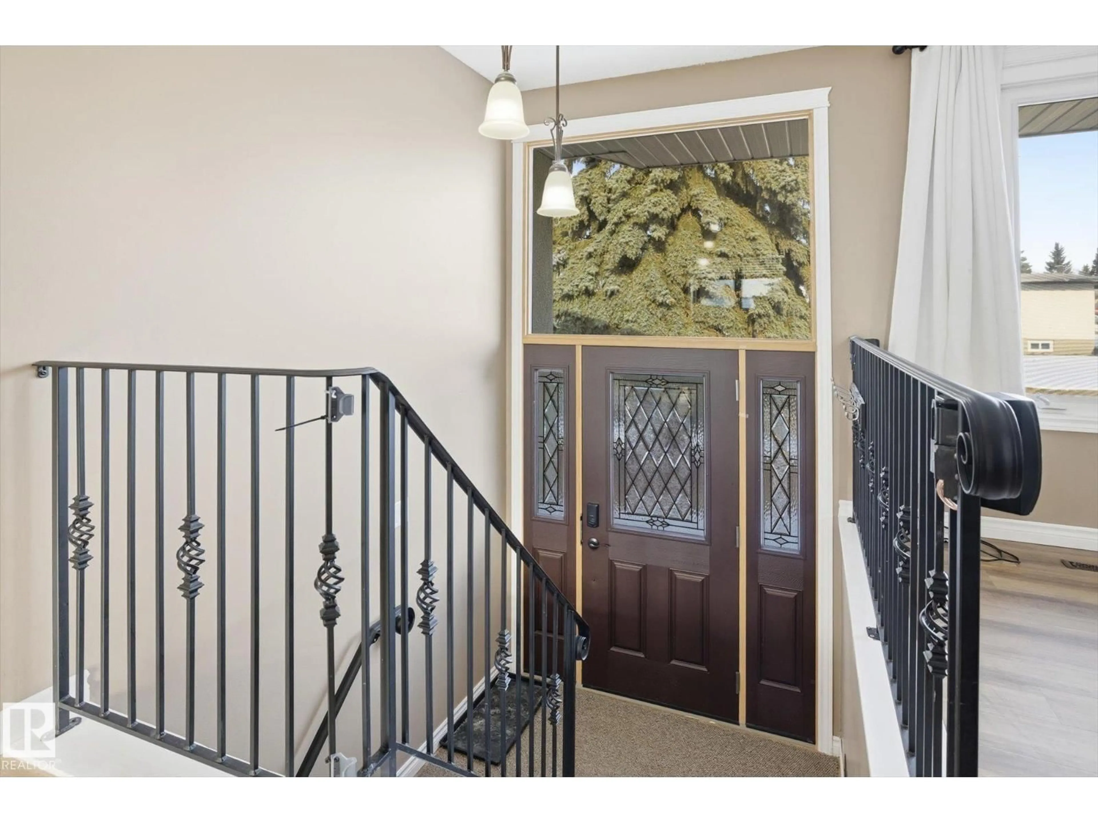 Indoor entryway for NW - 7807 145 AV, Edmonton Alberta T5C2S5