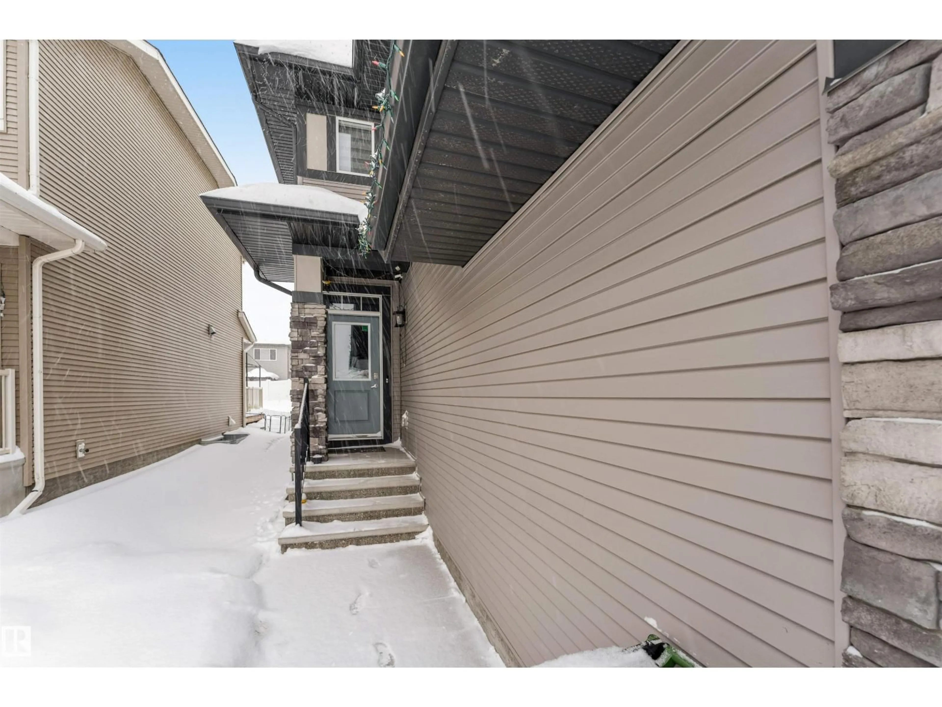 Unknown for 933 MCCONACHIE BV, Edmonton Alberta T5Y3X5