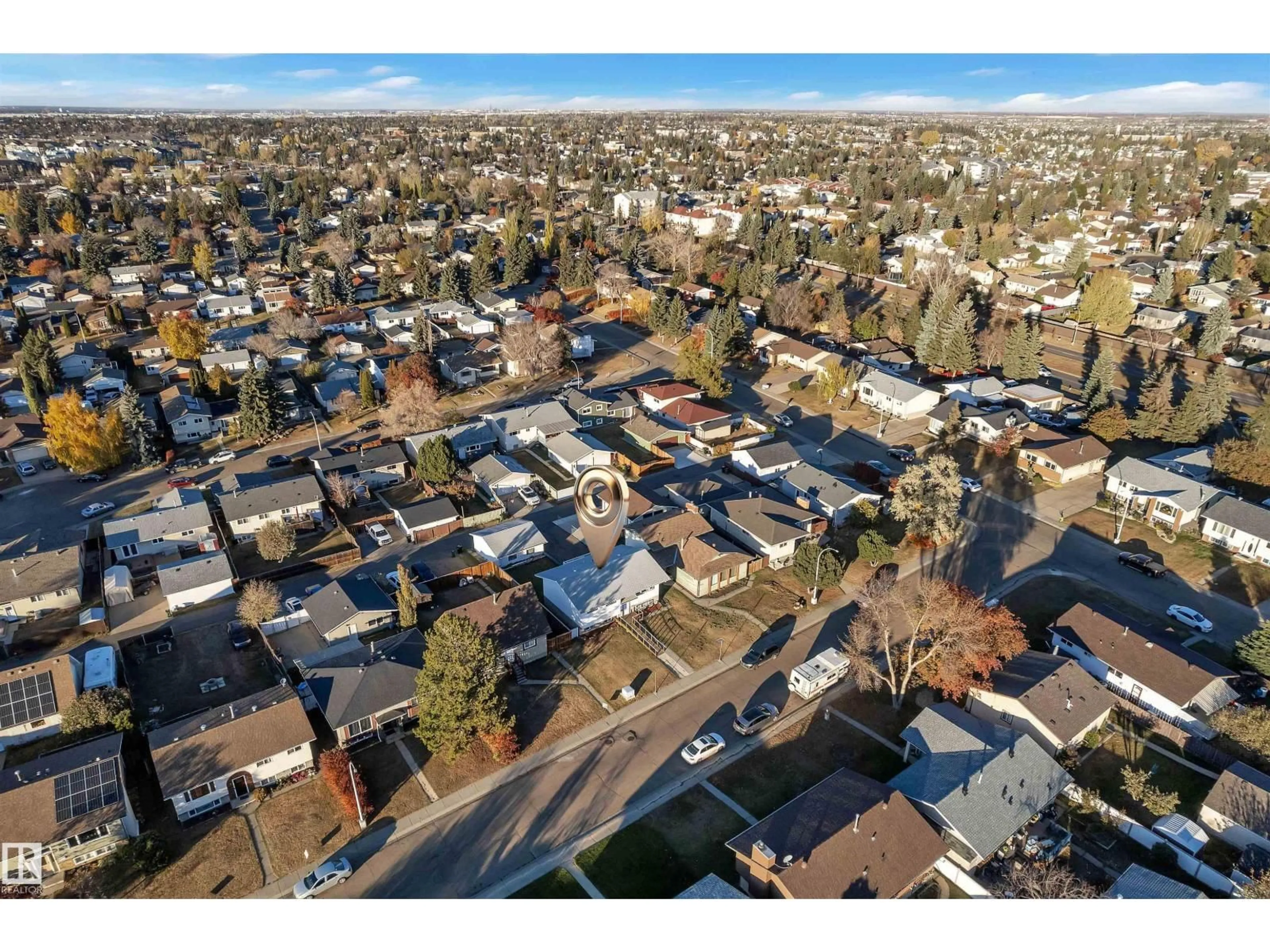 A pic from outside/outdoor area/front of a property/back of a property/a pic from drone, street for 5118 17A AV, Edmonton Alberta T6L1A6
