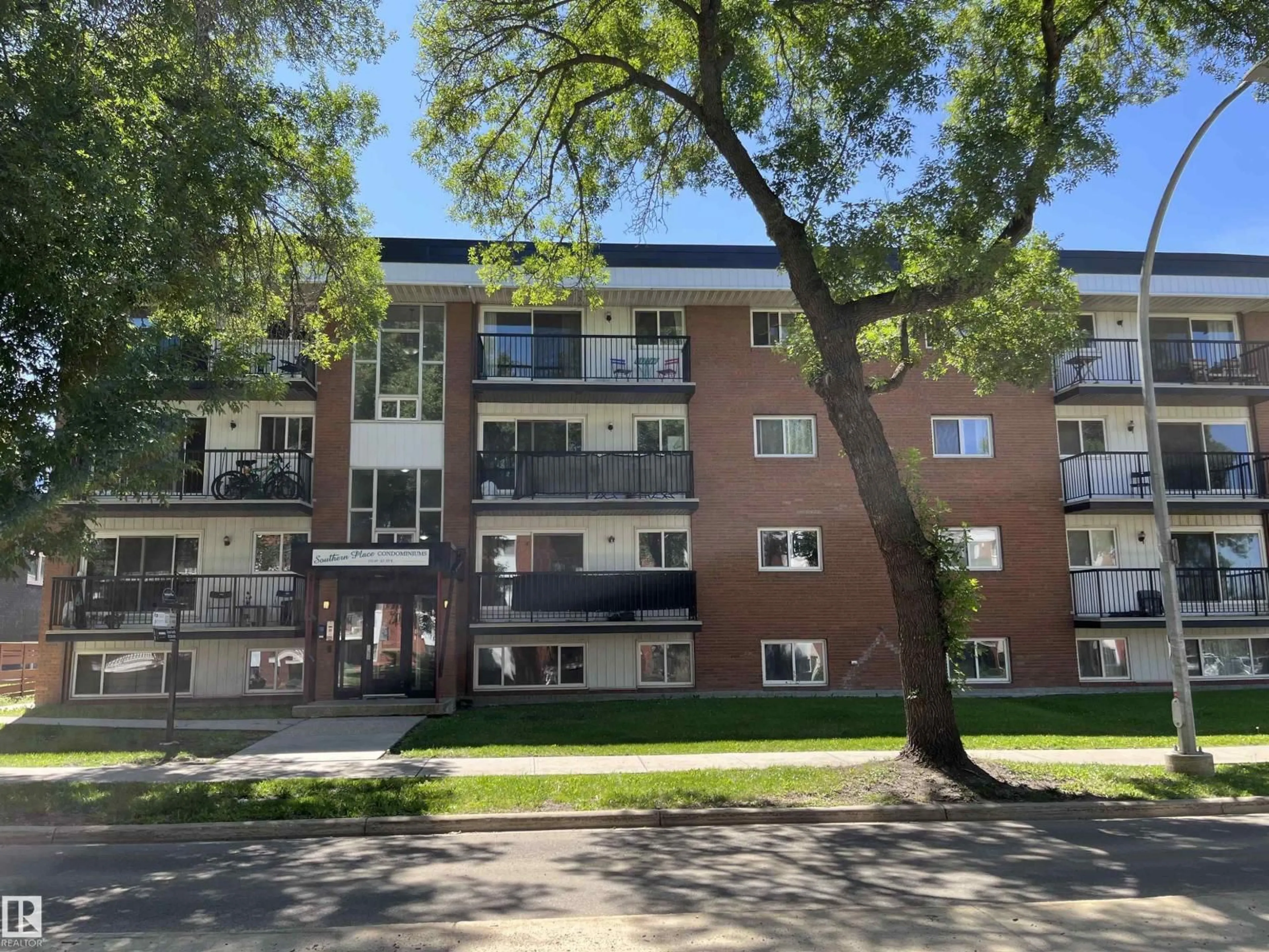 Unknown for 201 - 10149 83 AV, Edmonton Alberta T6E2C5