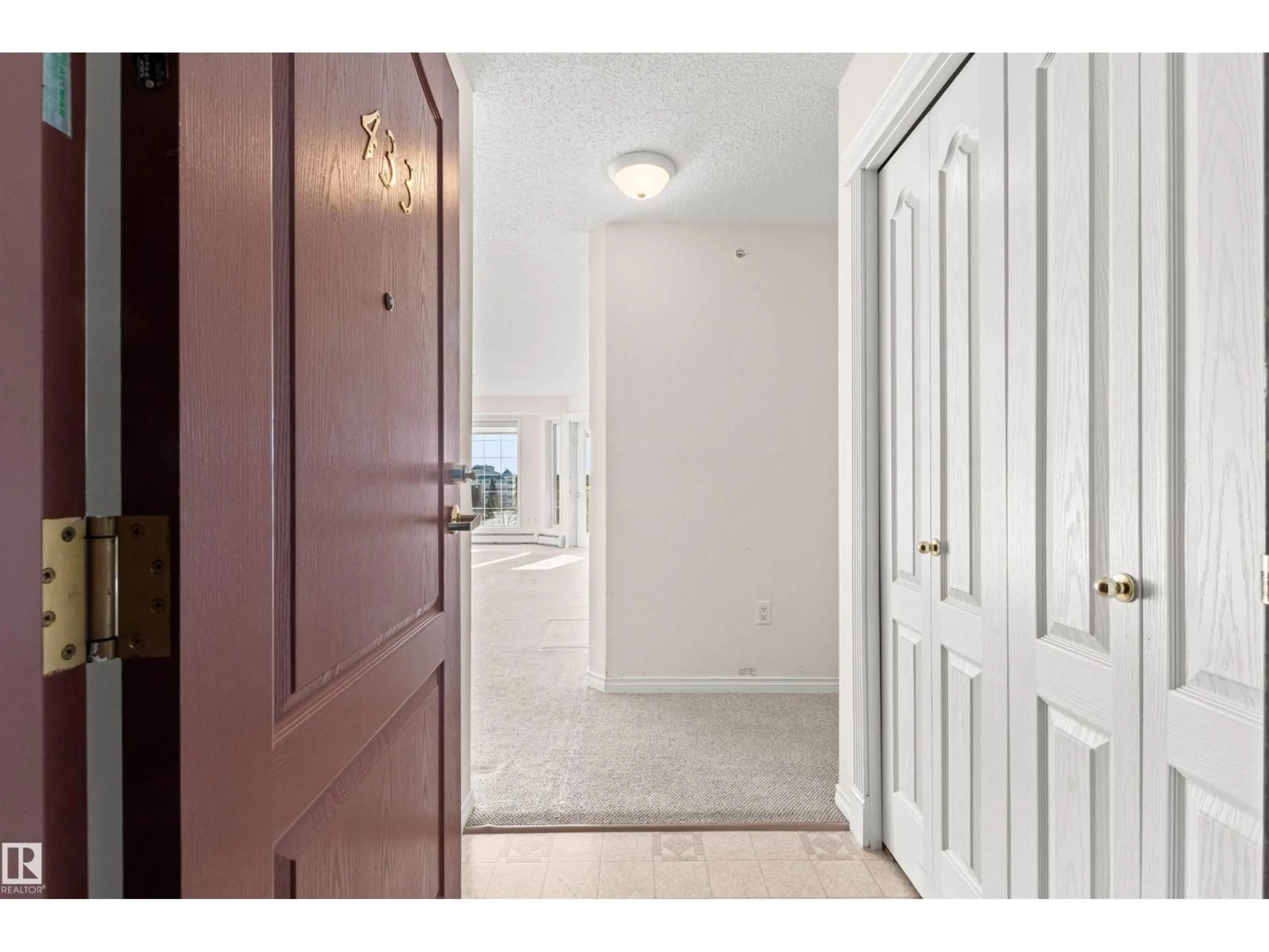Indoor entryway for 433 2741 55 ST NW, Edmonton Alberta T6L7G7