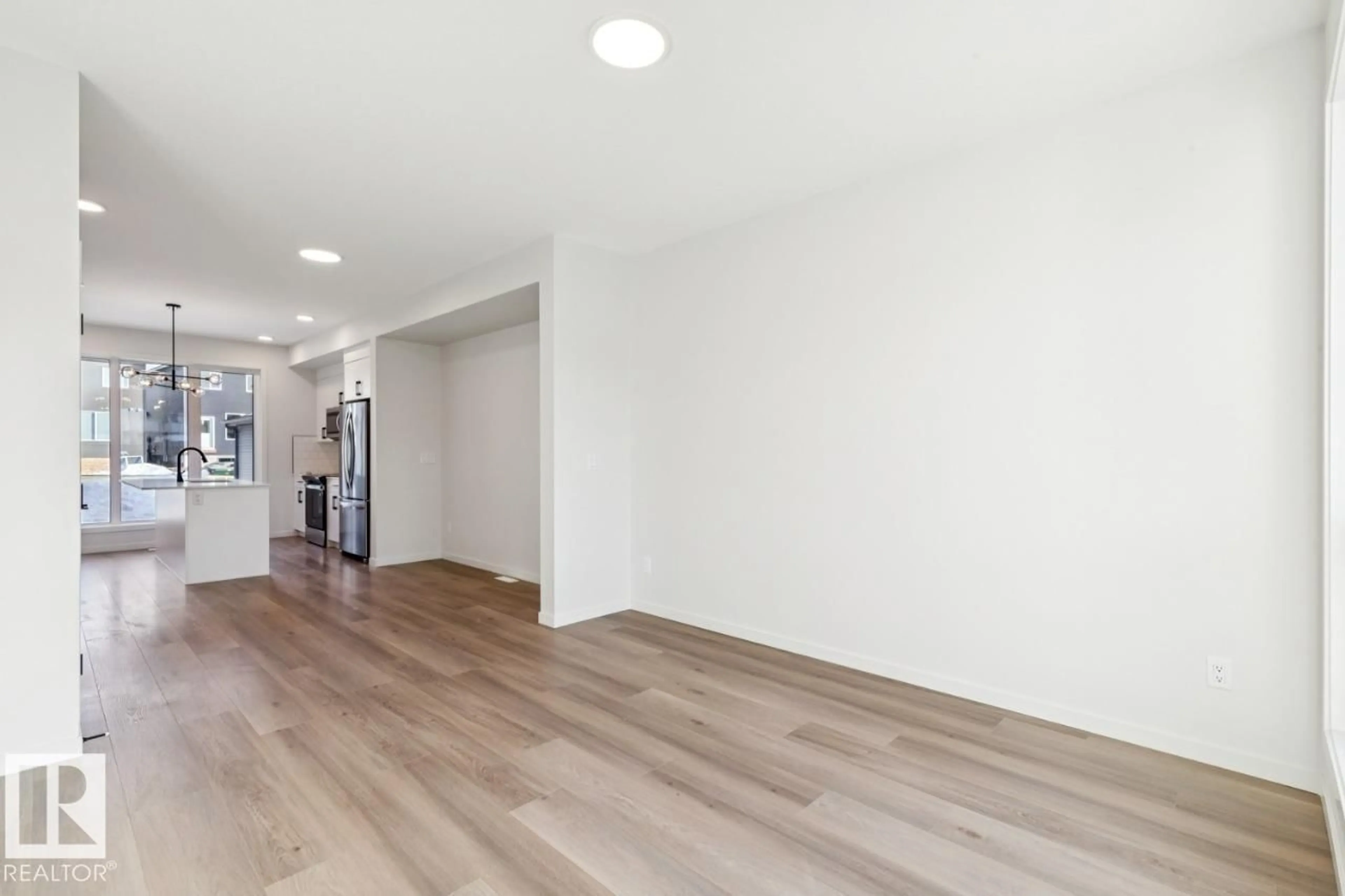 Indoor foyer for 7460 KLAPSTEIN CR, Edmonton Alberta T6W5N5