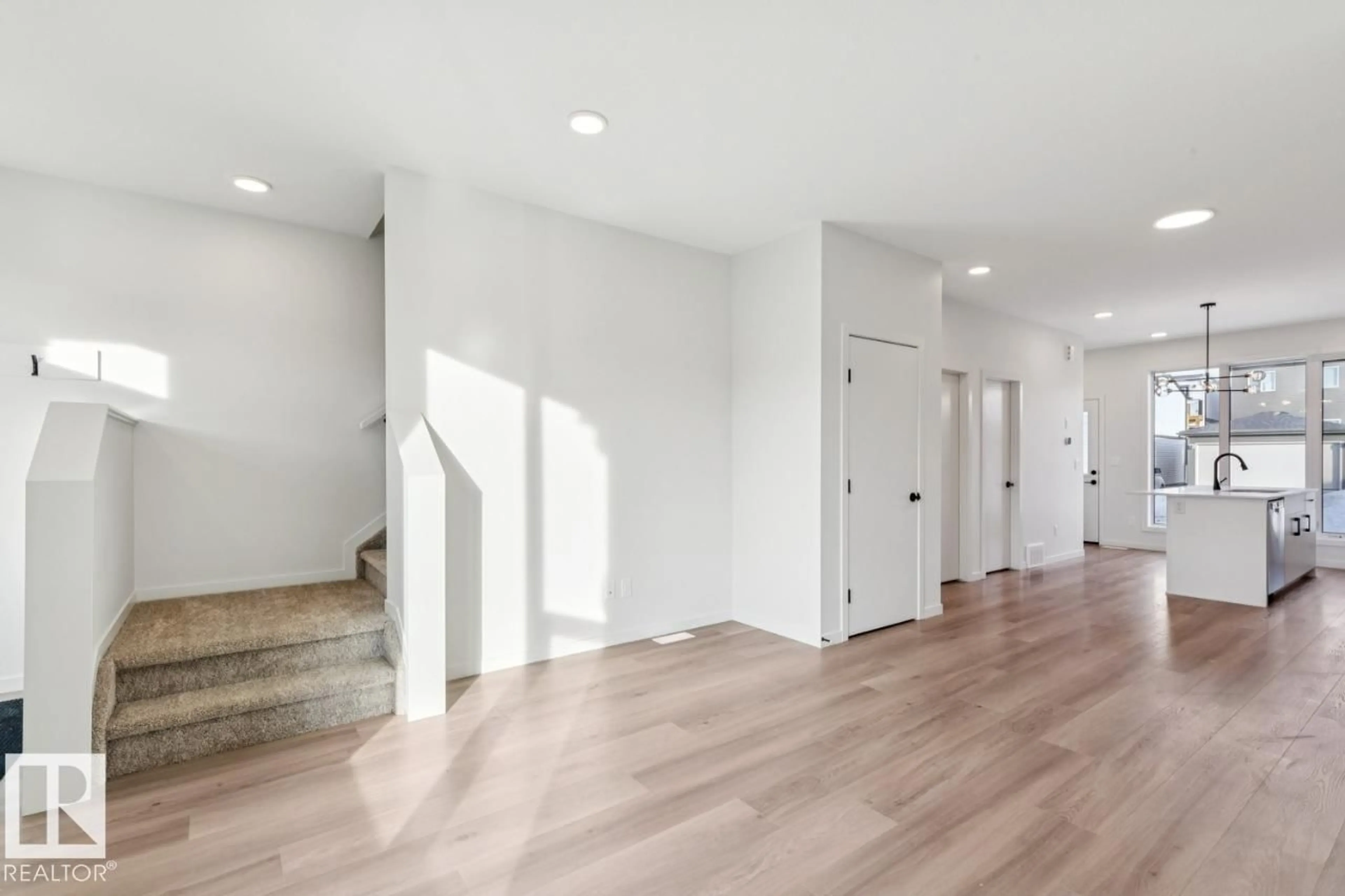 Unknown for 7460 KLAPSTEIN CR, Edmonton Alberta T6W5N5