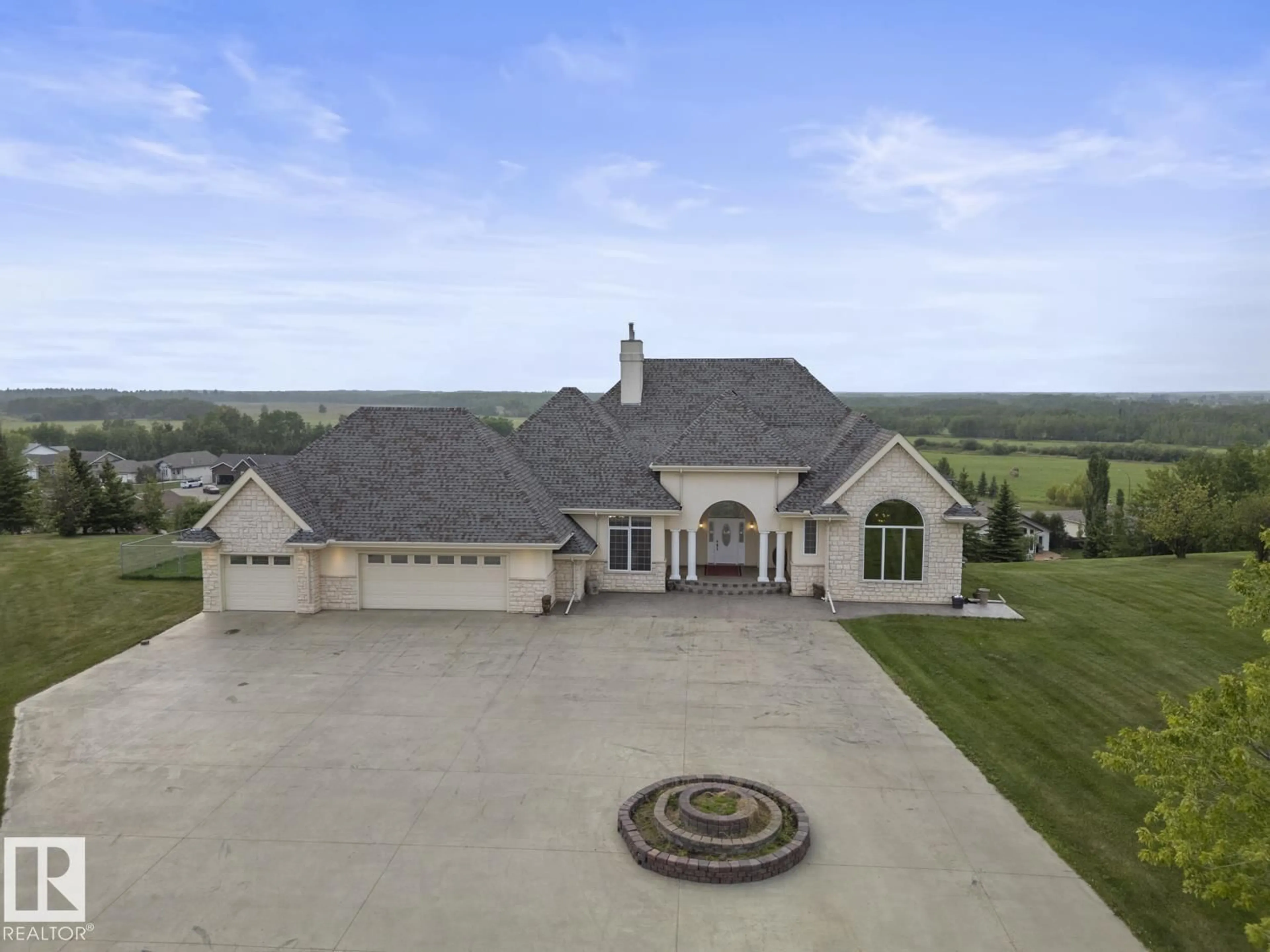 A pic from outside/outdoor area/front of a property/back of a property/a pic from drone, unknown for 3006 WAYNE WY, Cold Lake Alberta T9M1P8