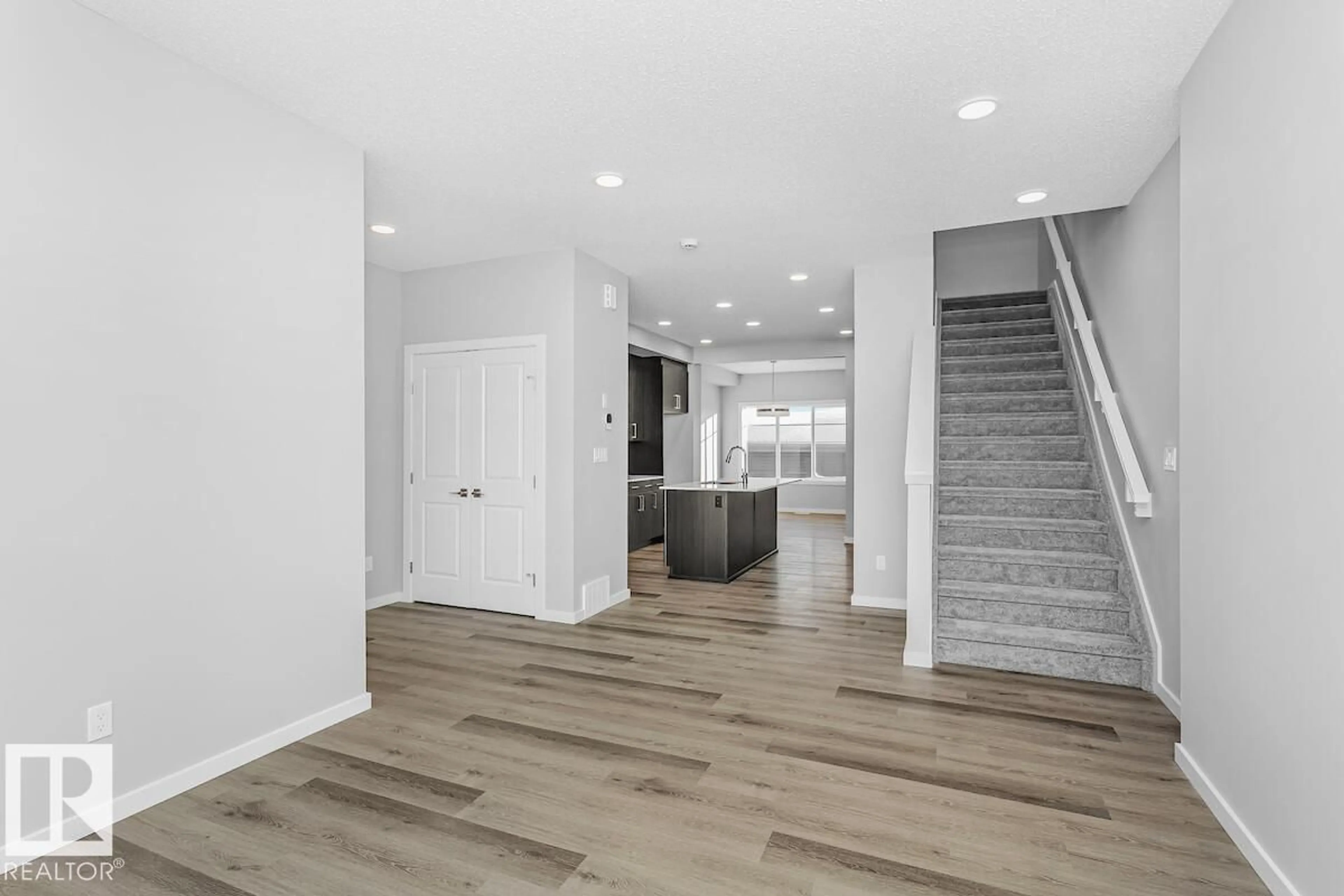 Indoor entryway for 719 CAMBRIAN BV, Sherwood Park Alberta T6H2Z1
