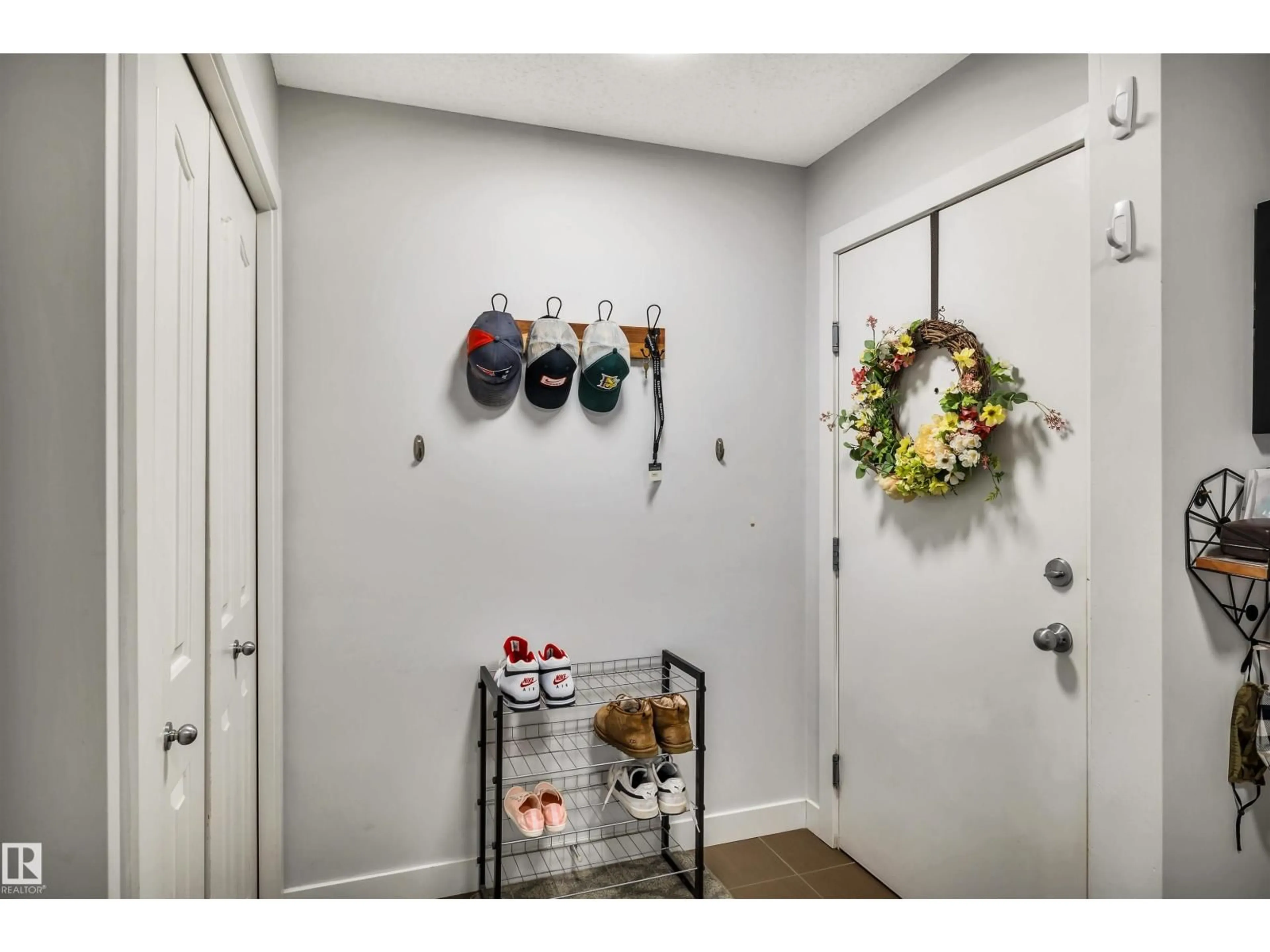 Indoor entryway for 415 11816 22 AV SW, Edmonton Alberta T6W2A2